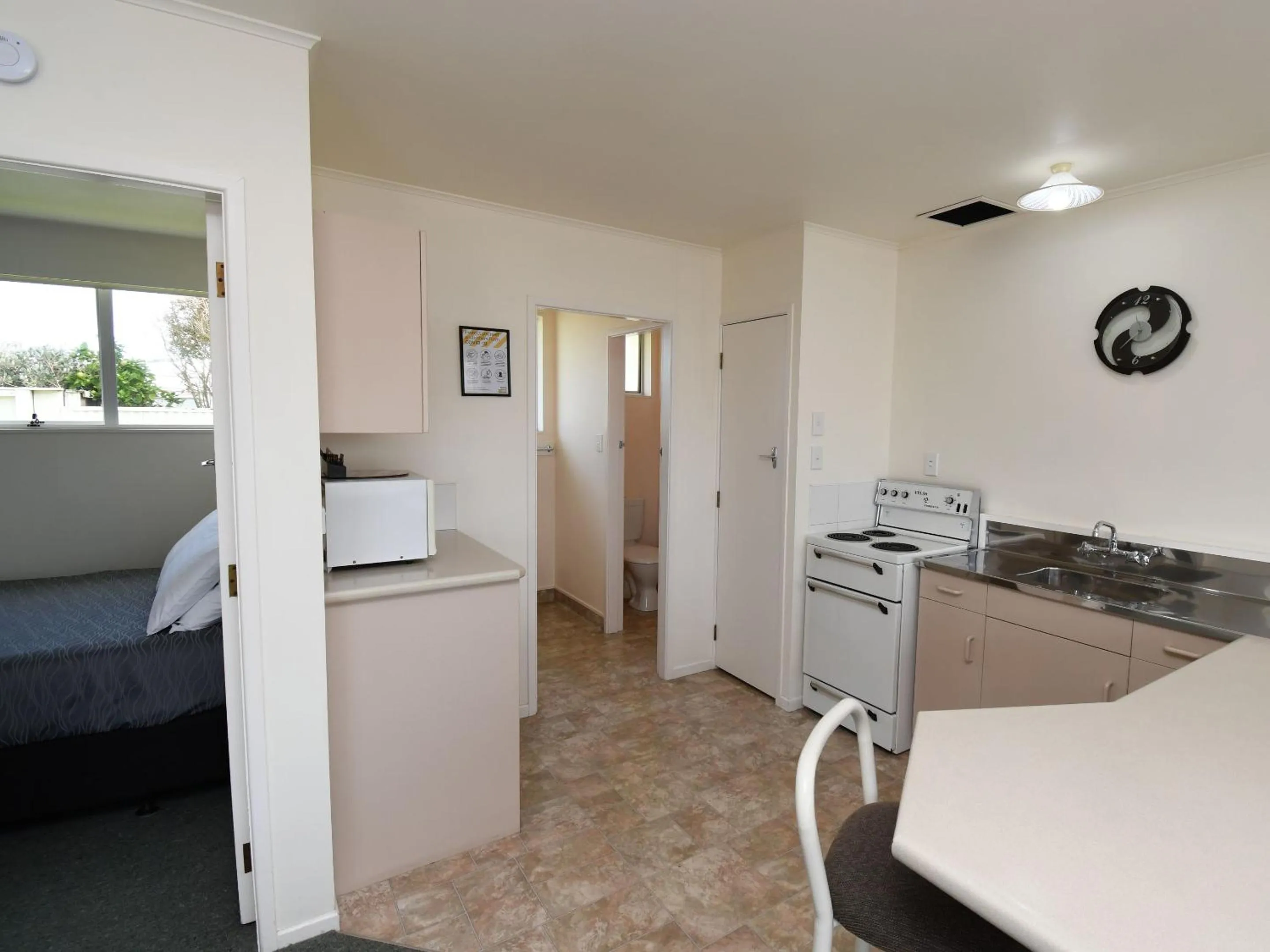 Kitchen or kitchenette in Avon Motel