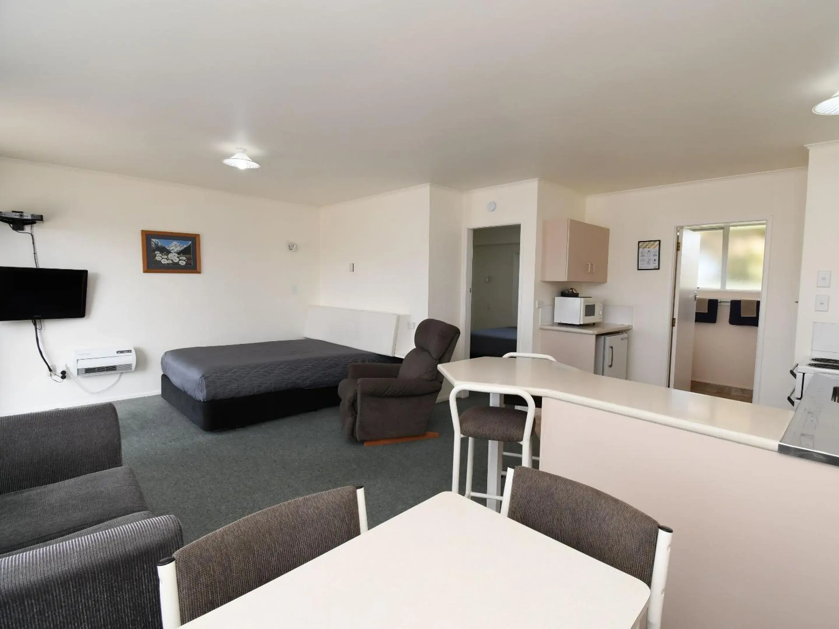 Standard One Bedroom Apartment in Avon Motel Standard One Bedroom Apartment in Avon Motel