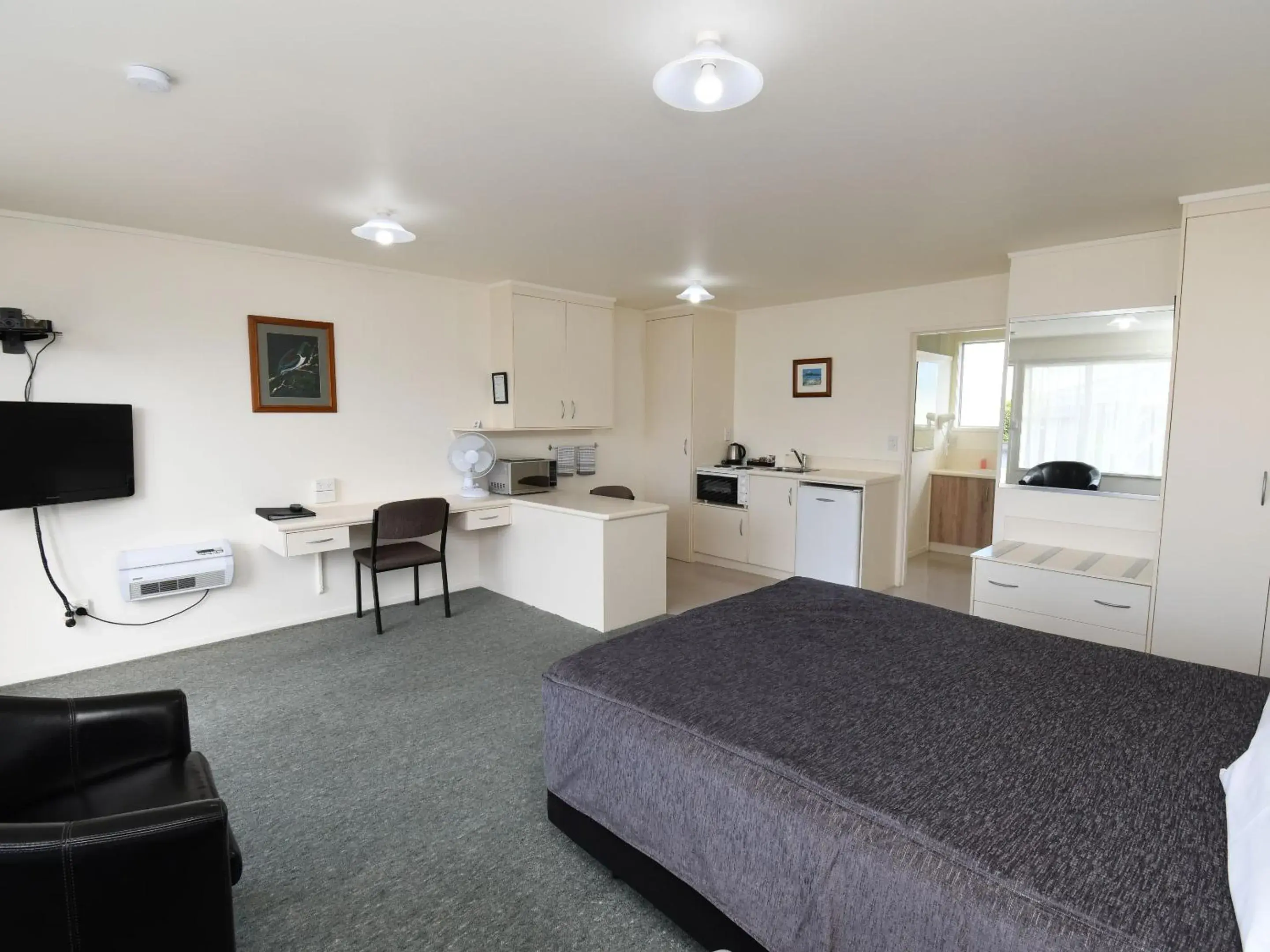 Queen Studio in Avon Motel Queen Studio in Avon Motel