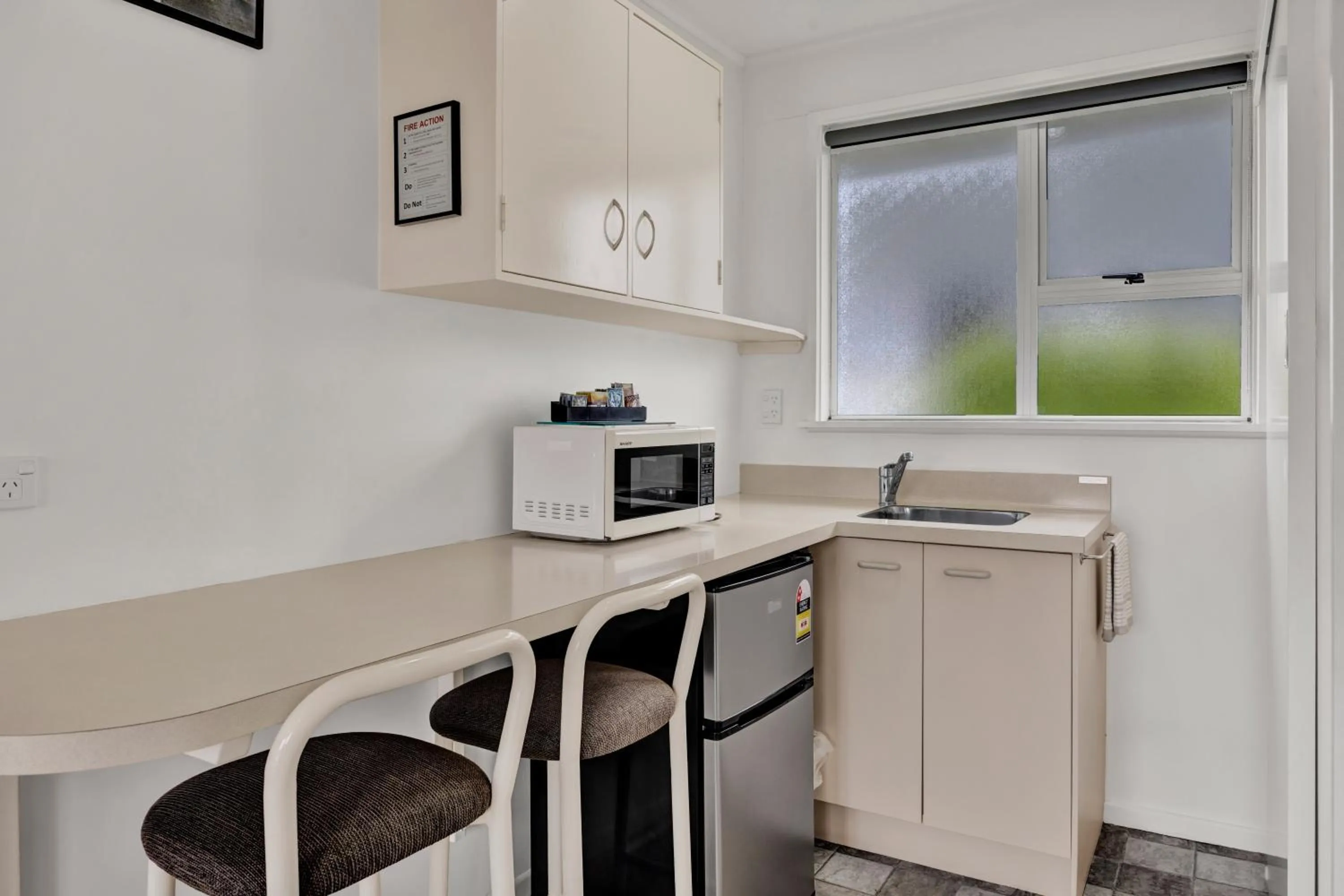 kitchen in Avon Motel