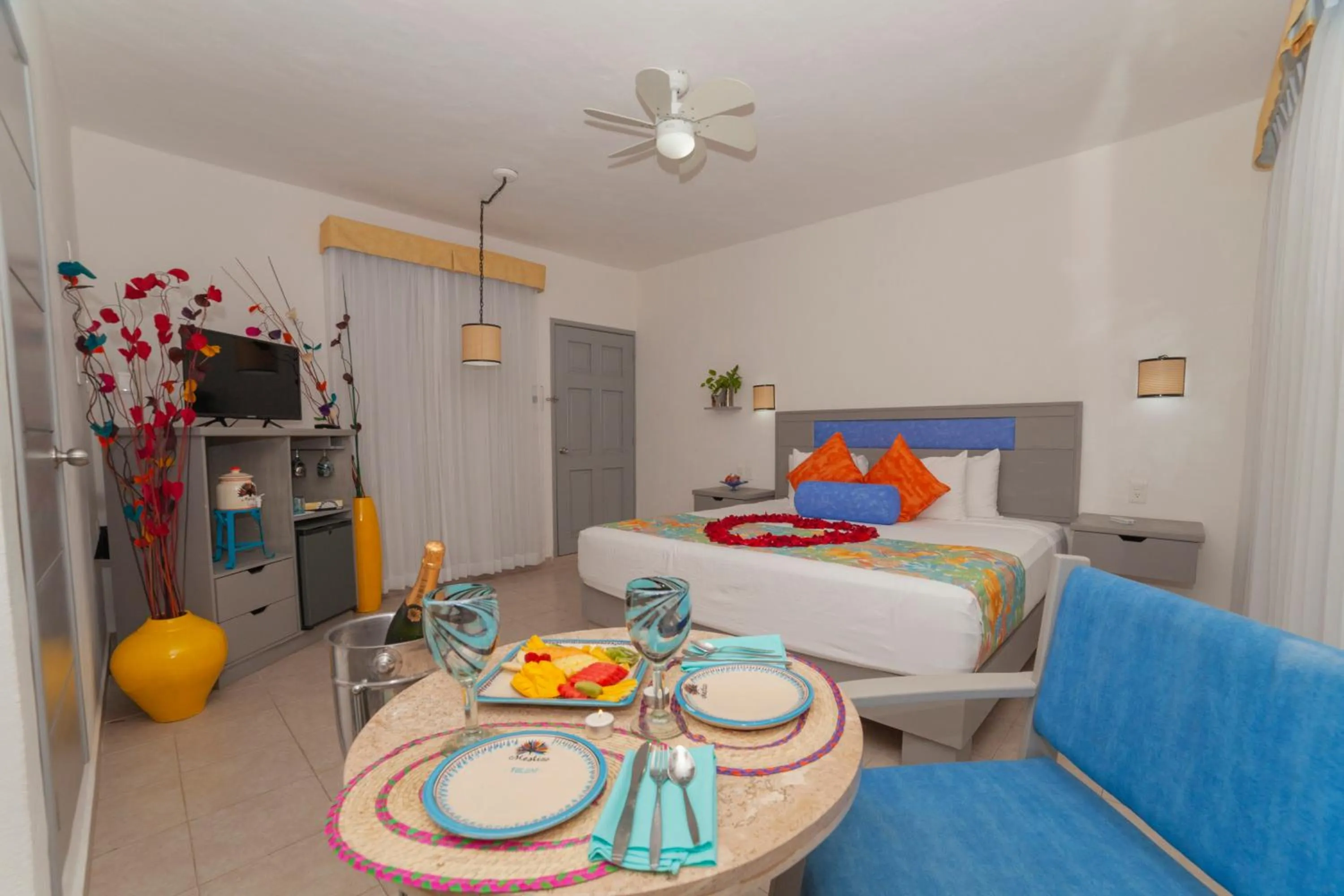 Photo of the whole room, Bed in Mestizo Gallery