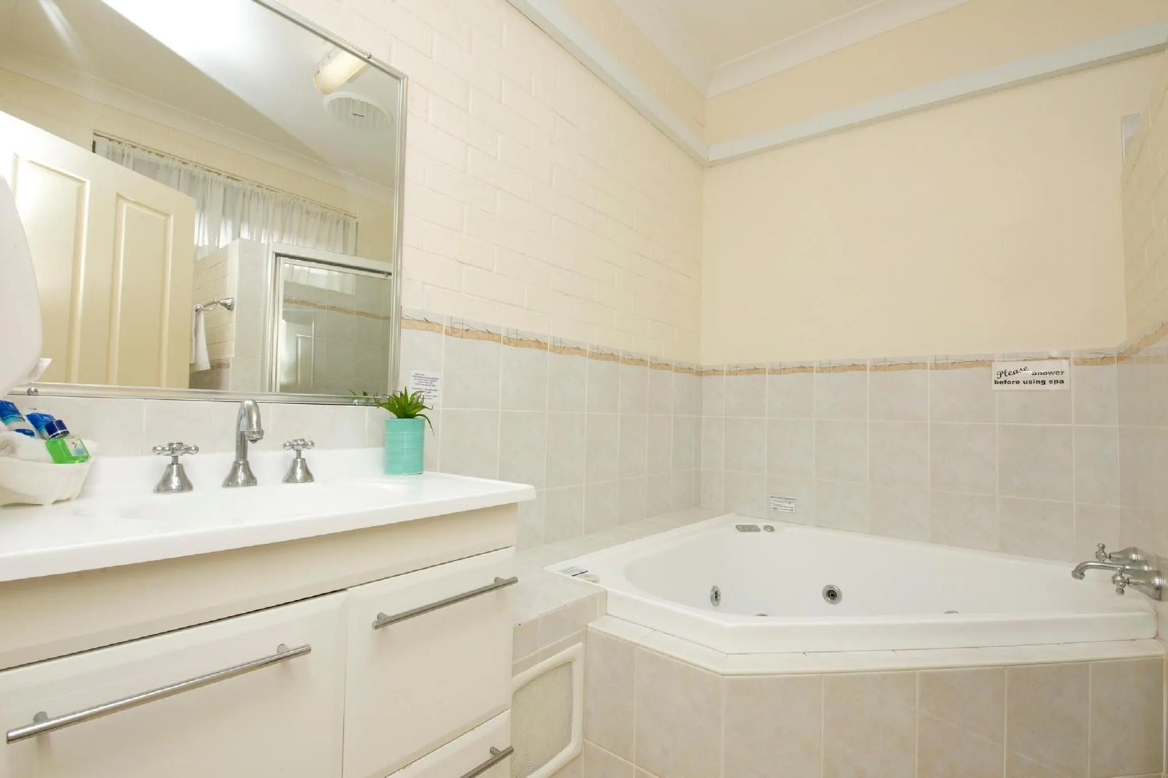 Bathroom in Tuncurry Beach Motel