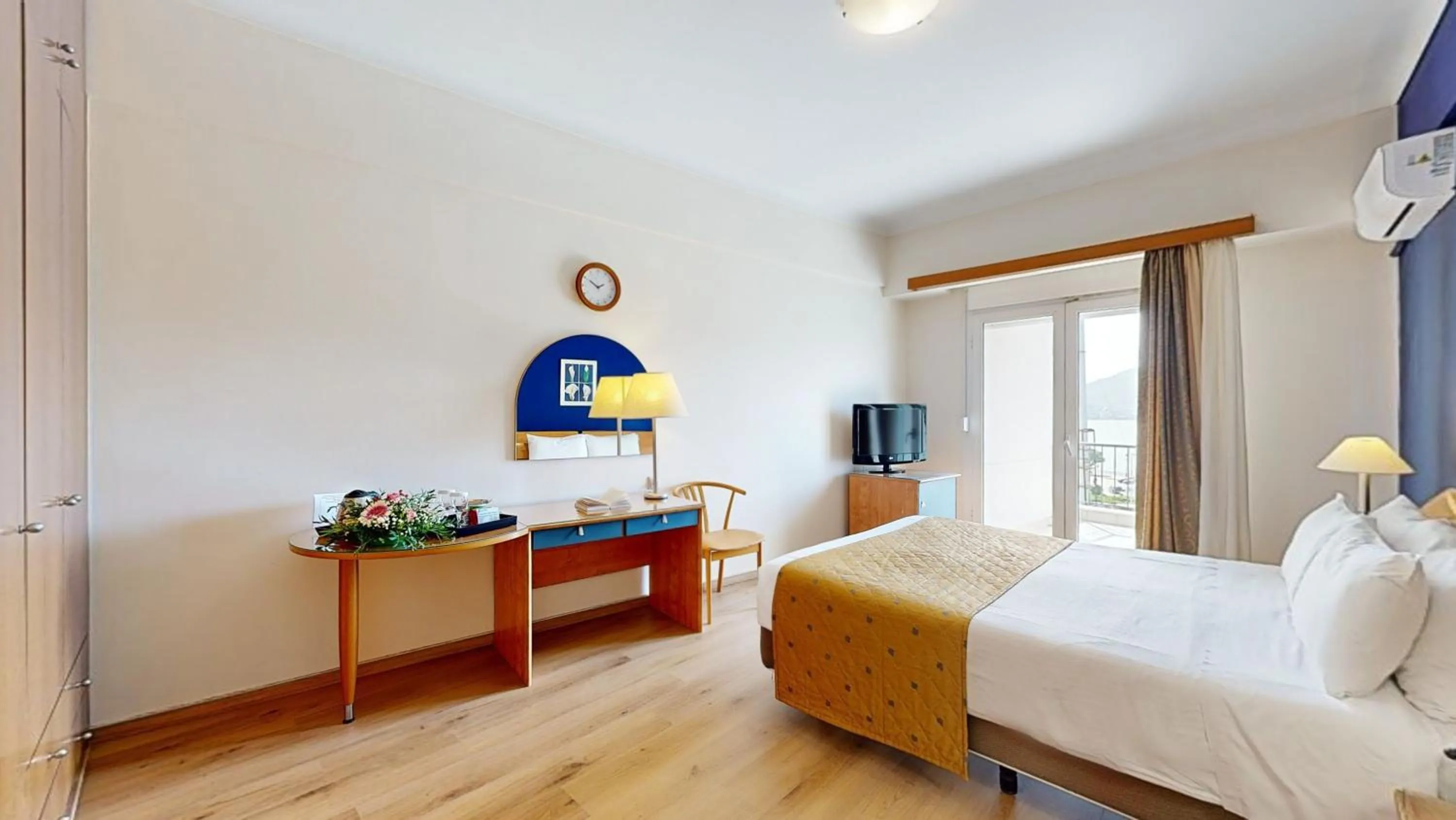 Bedroom, Bed in Lucy Hotel