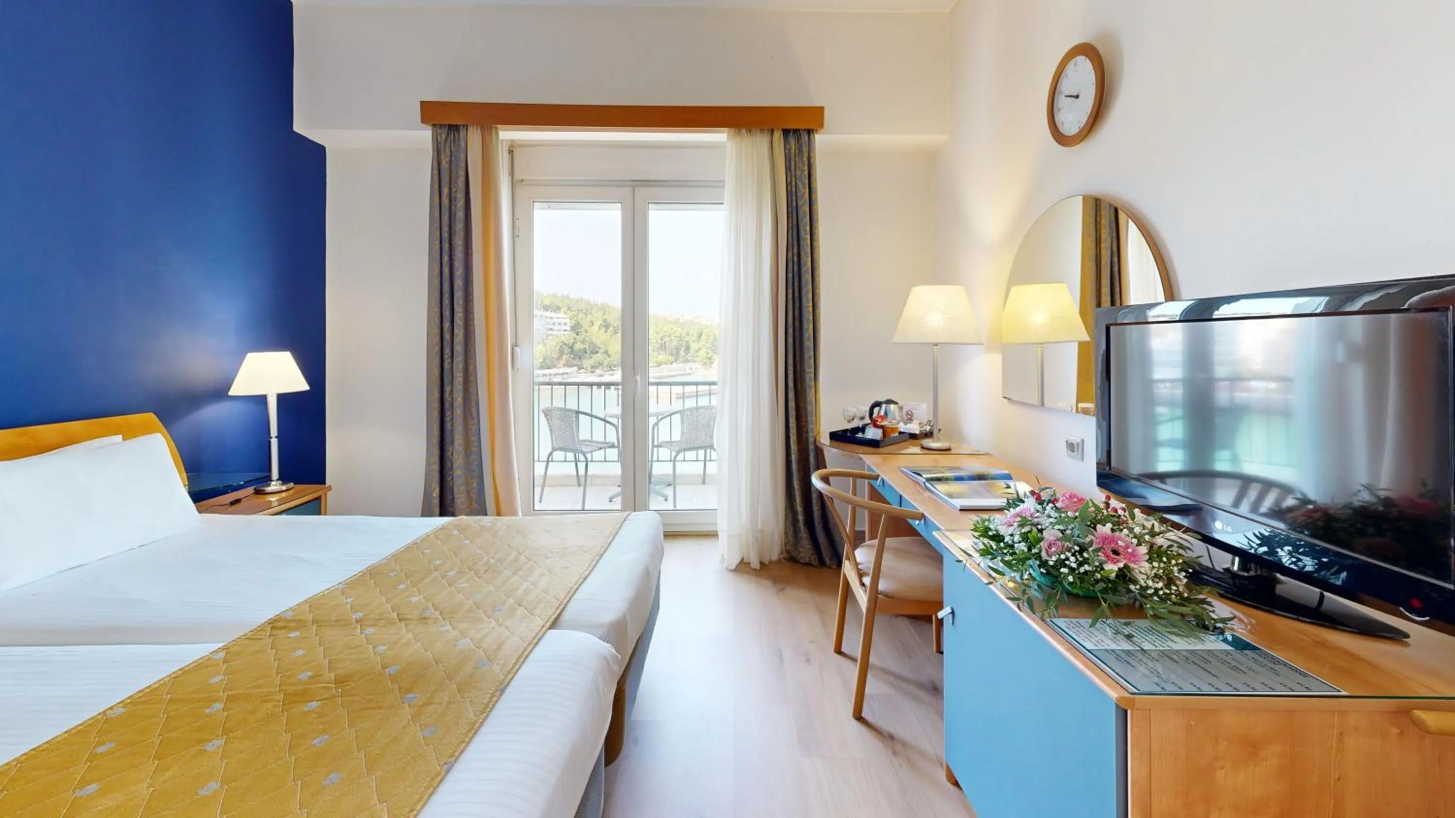 Bedroom, Bed in Lucy Hotel