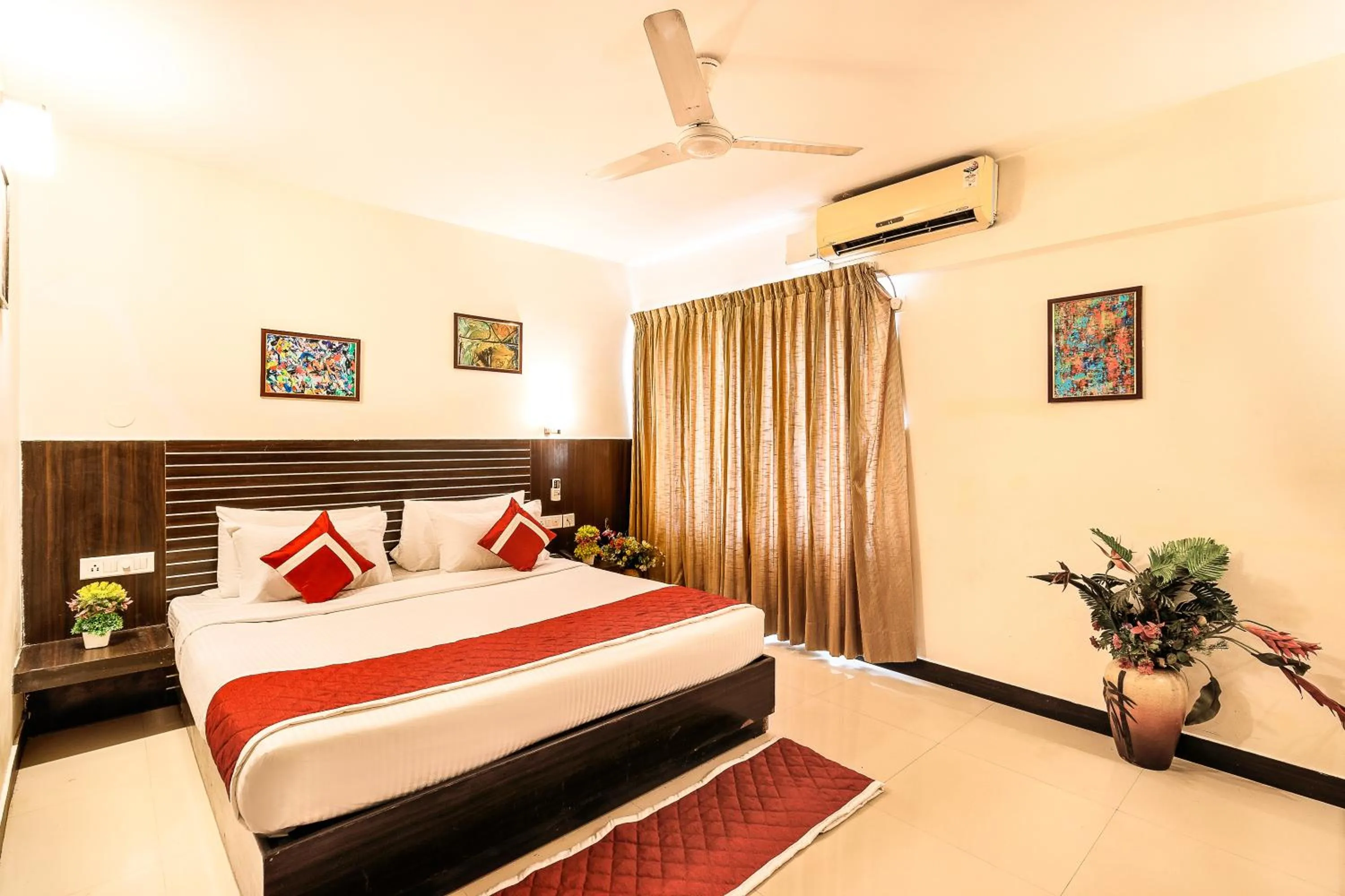 Photo of the whole room, Bed in Octave Himalaya Monarch