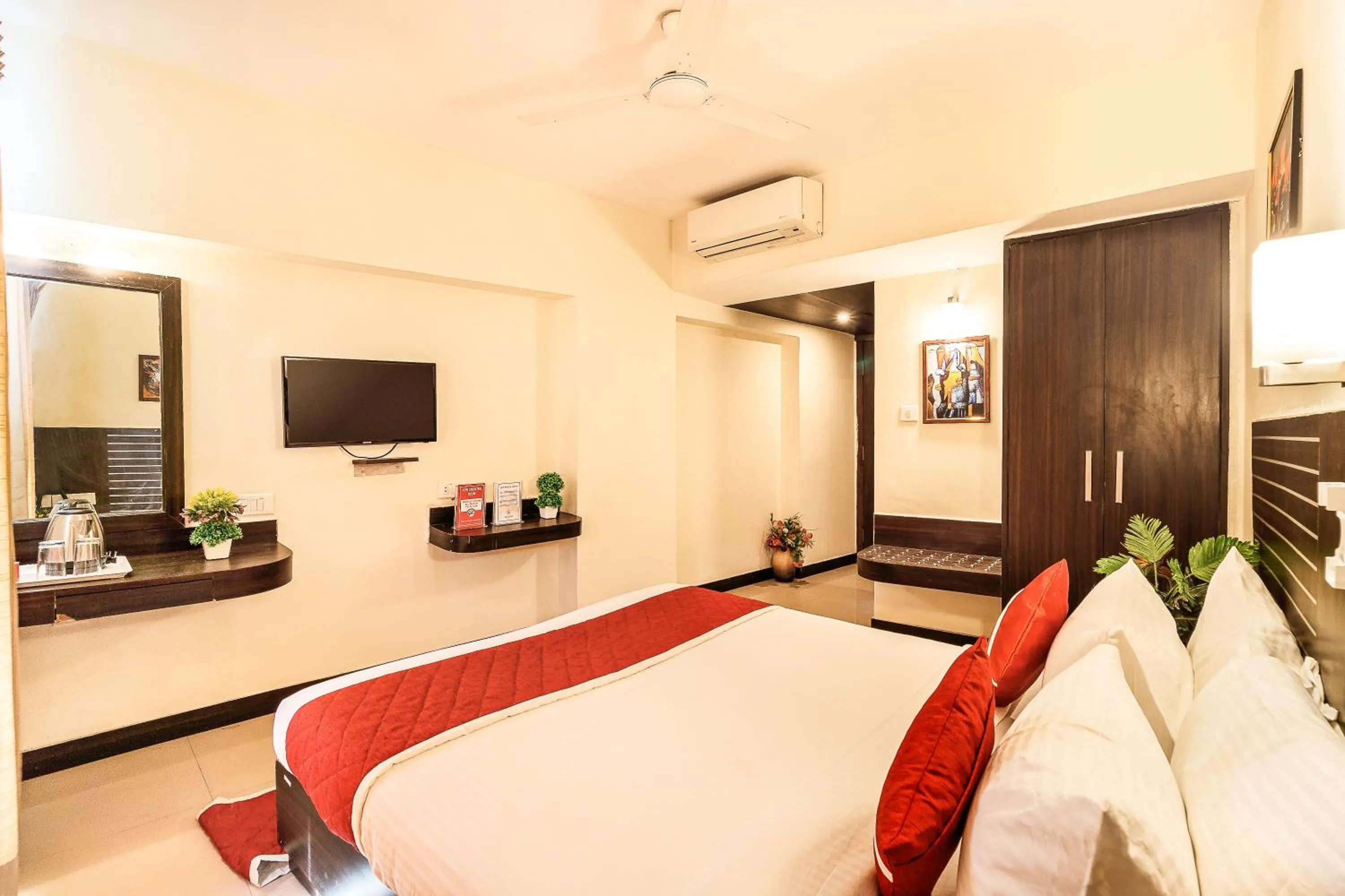 Photo of the whole room, Bed in Octave Himalaya Monarch