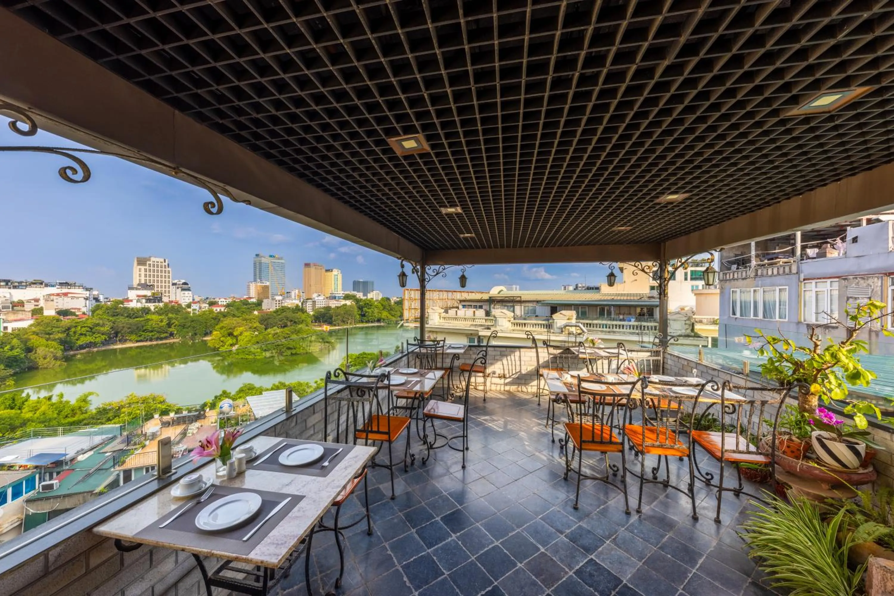 Restaurant/places to eat in Centre Point Hanoi Hotel