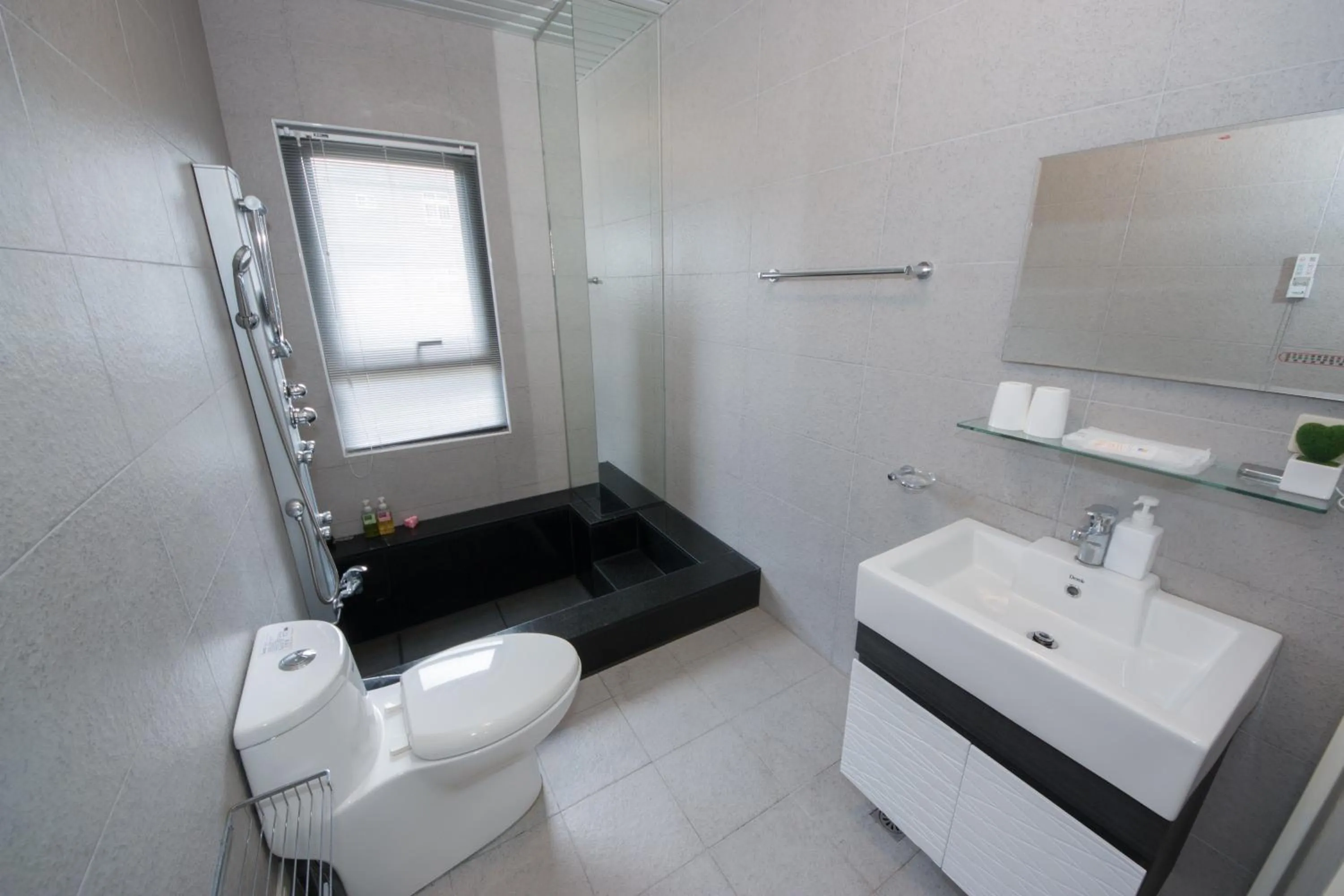 Shower in 極簡旅行民宿 Simple Travel B&B