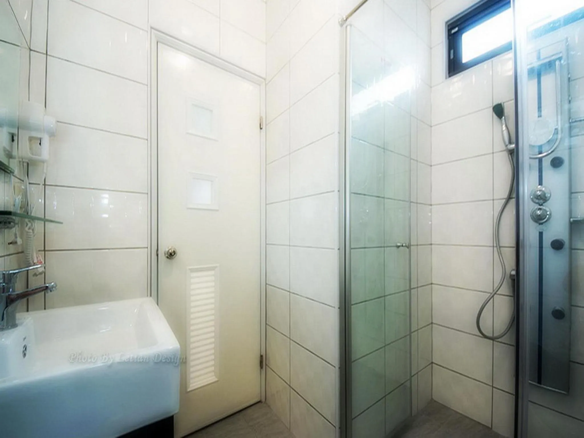 Shower in 極簡旅行民宿 Simple Travel B&B