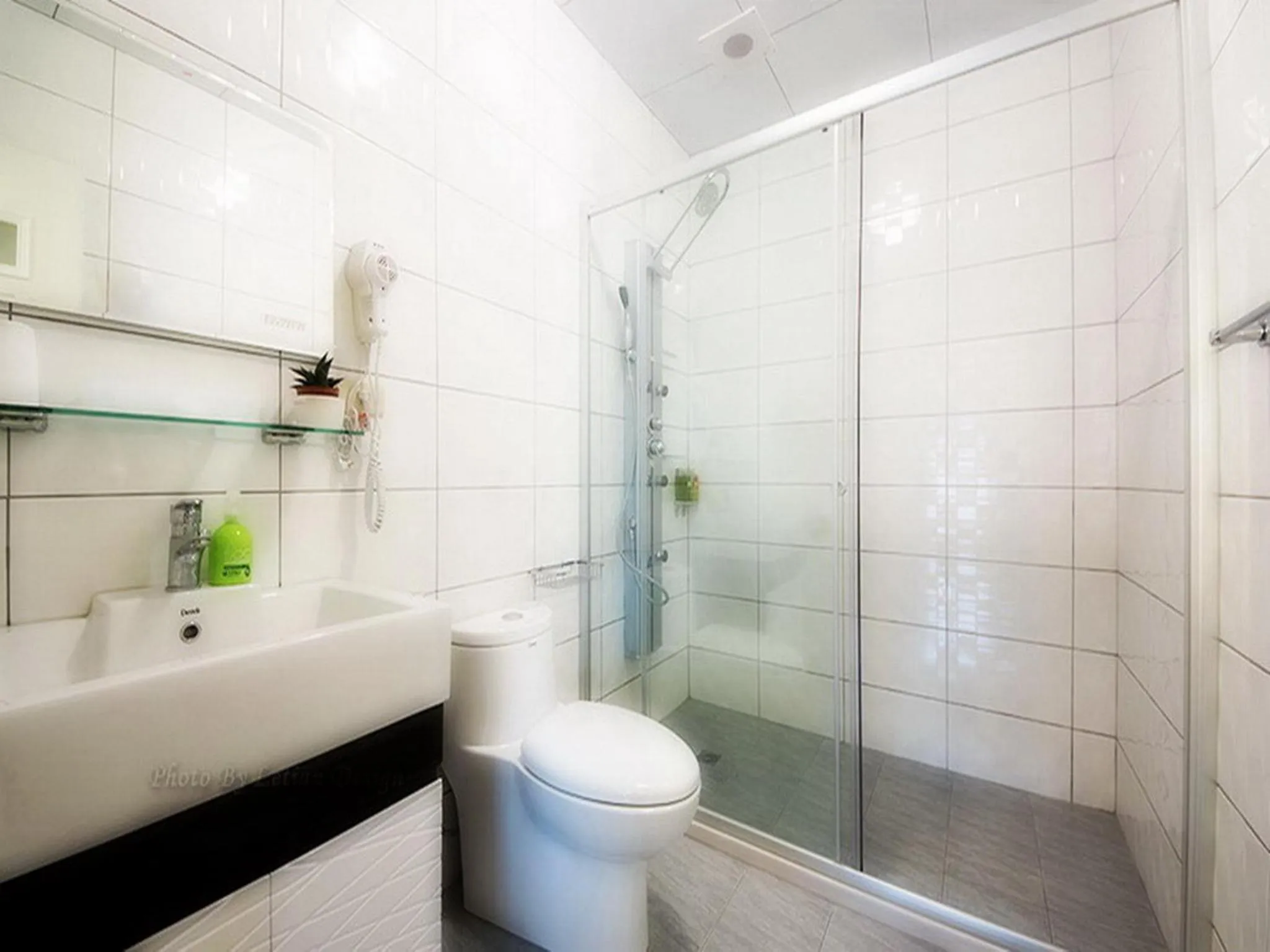 Shower in 極簡旅行民宿 Simple Travel B&B