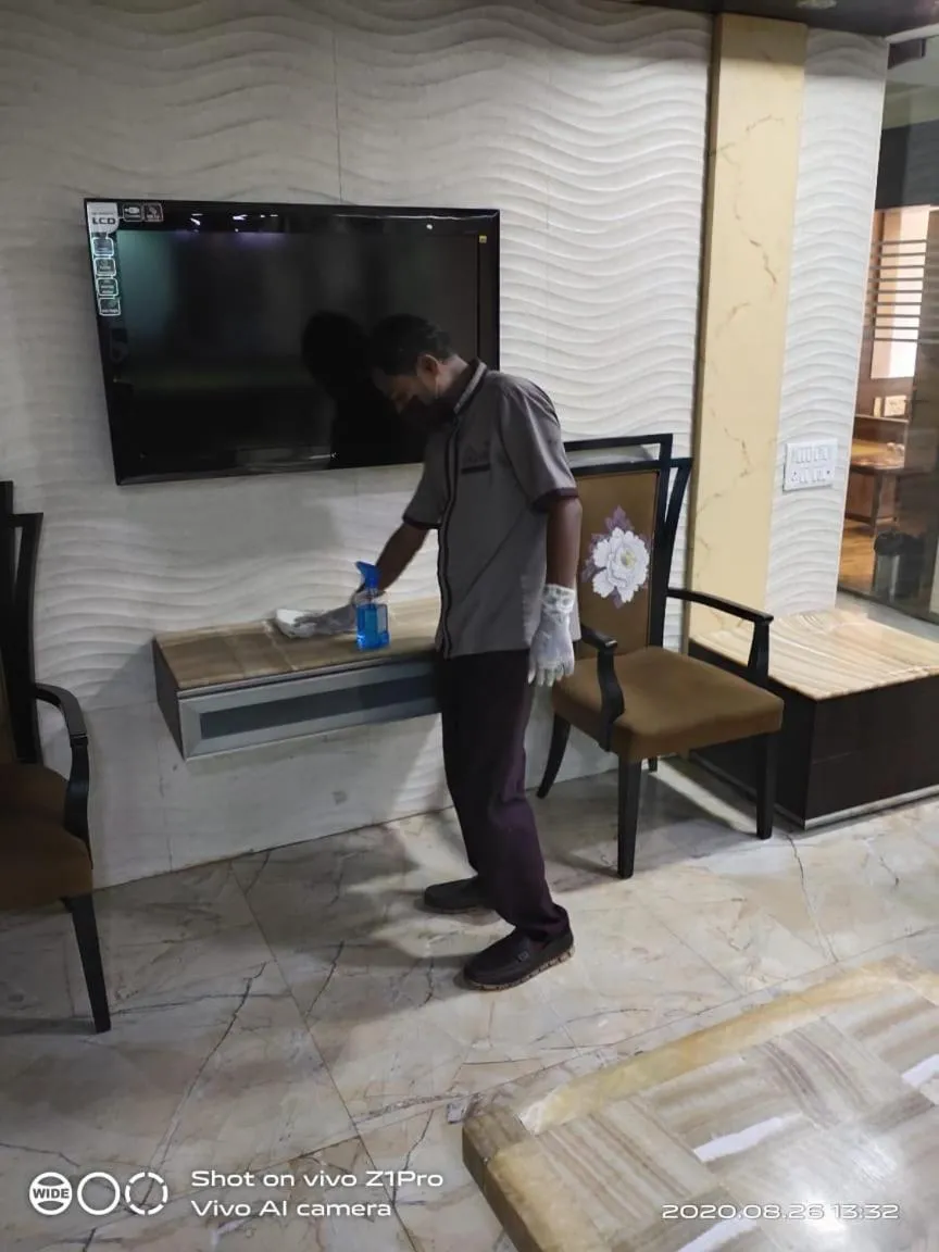 TV and multimedia in Hotel Regal Palace