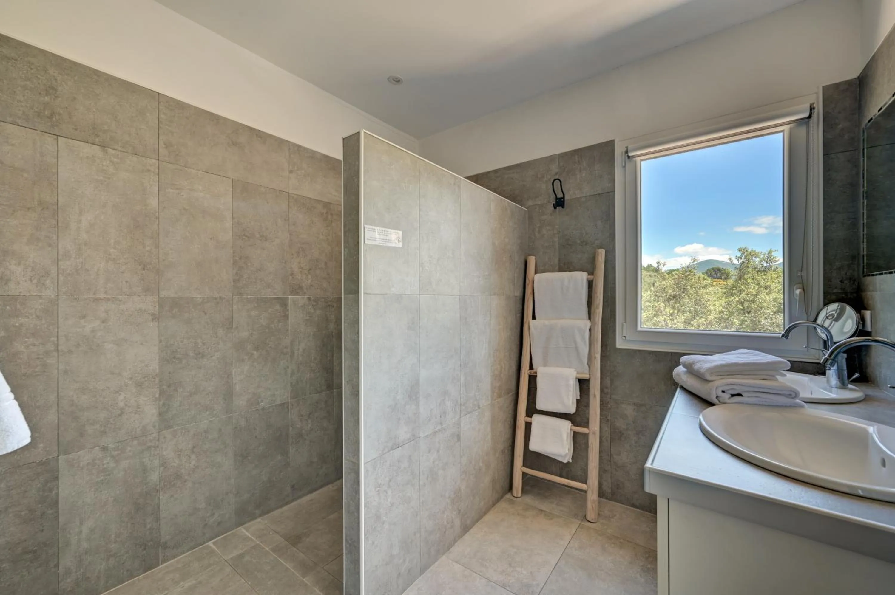Shower in Clos Saint-Michel Resort & Spa