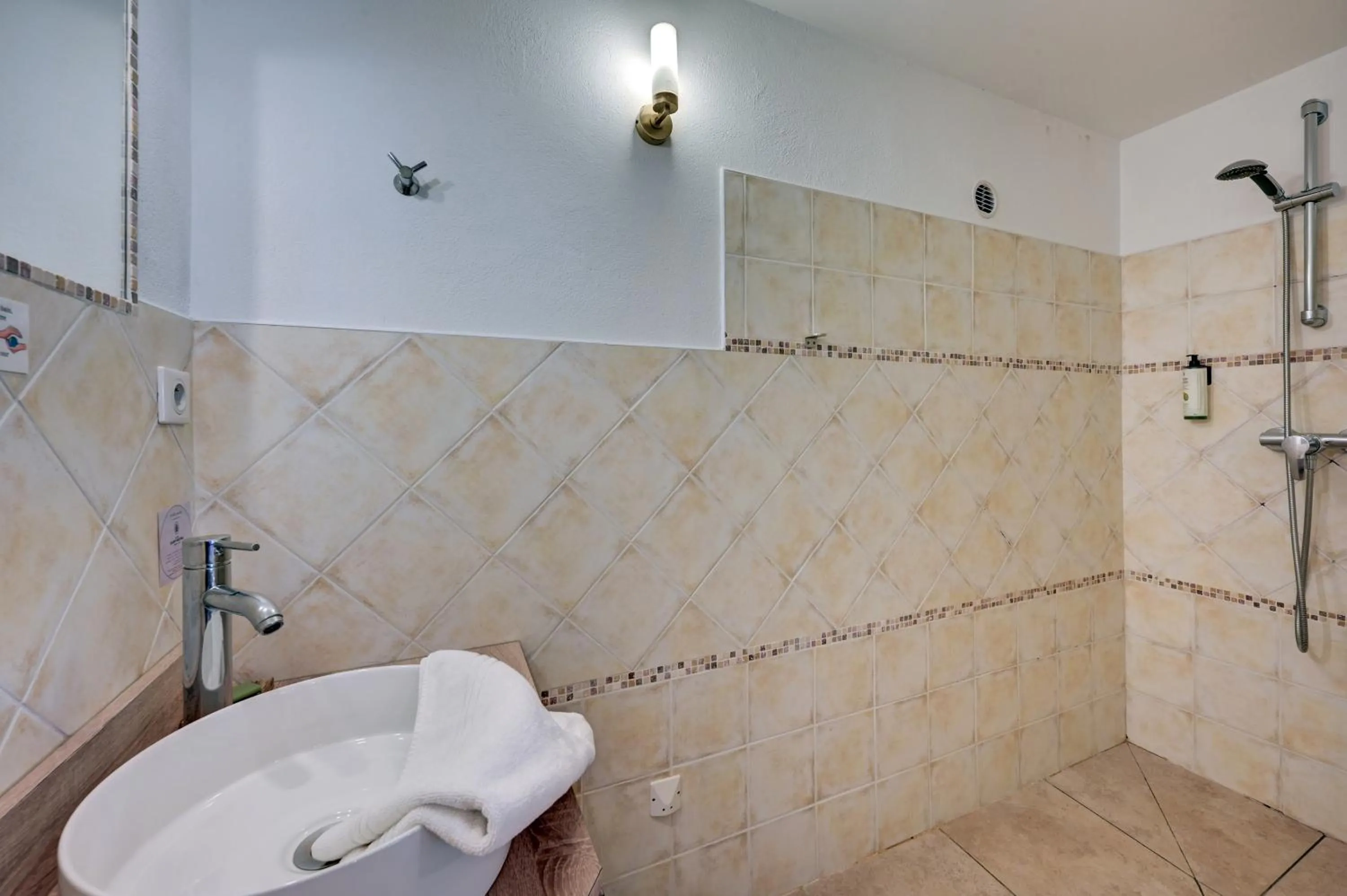 Bathroom in Clos Saint-Michel Resort & Spa