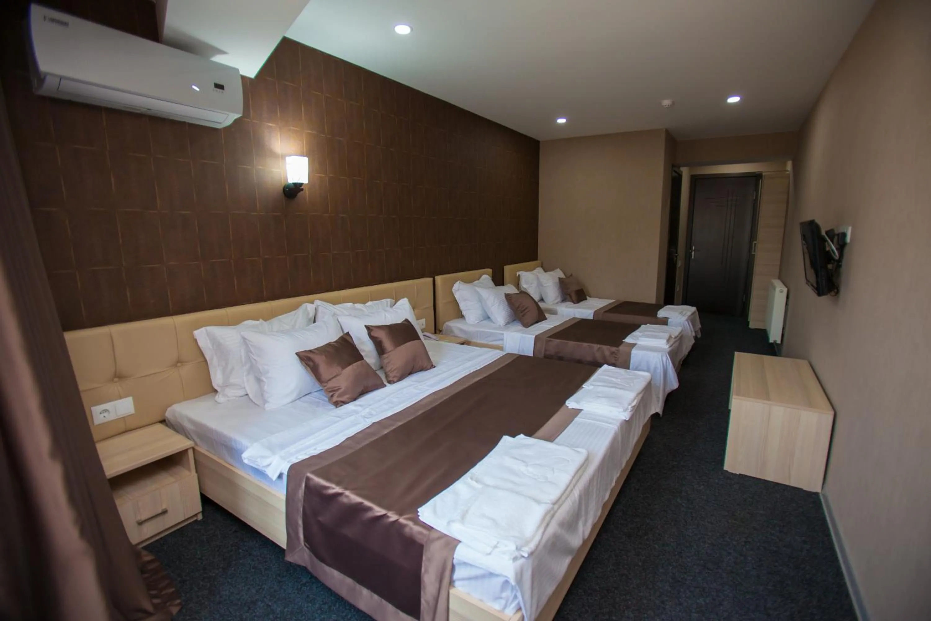 Photo of the whole room, Bed in Hotel Voyager