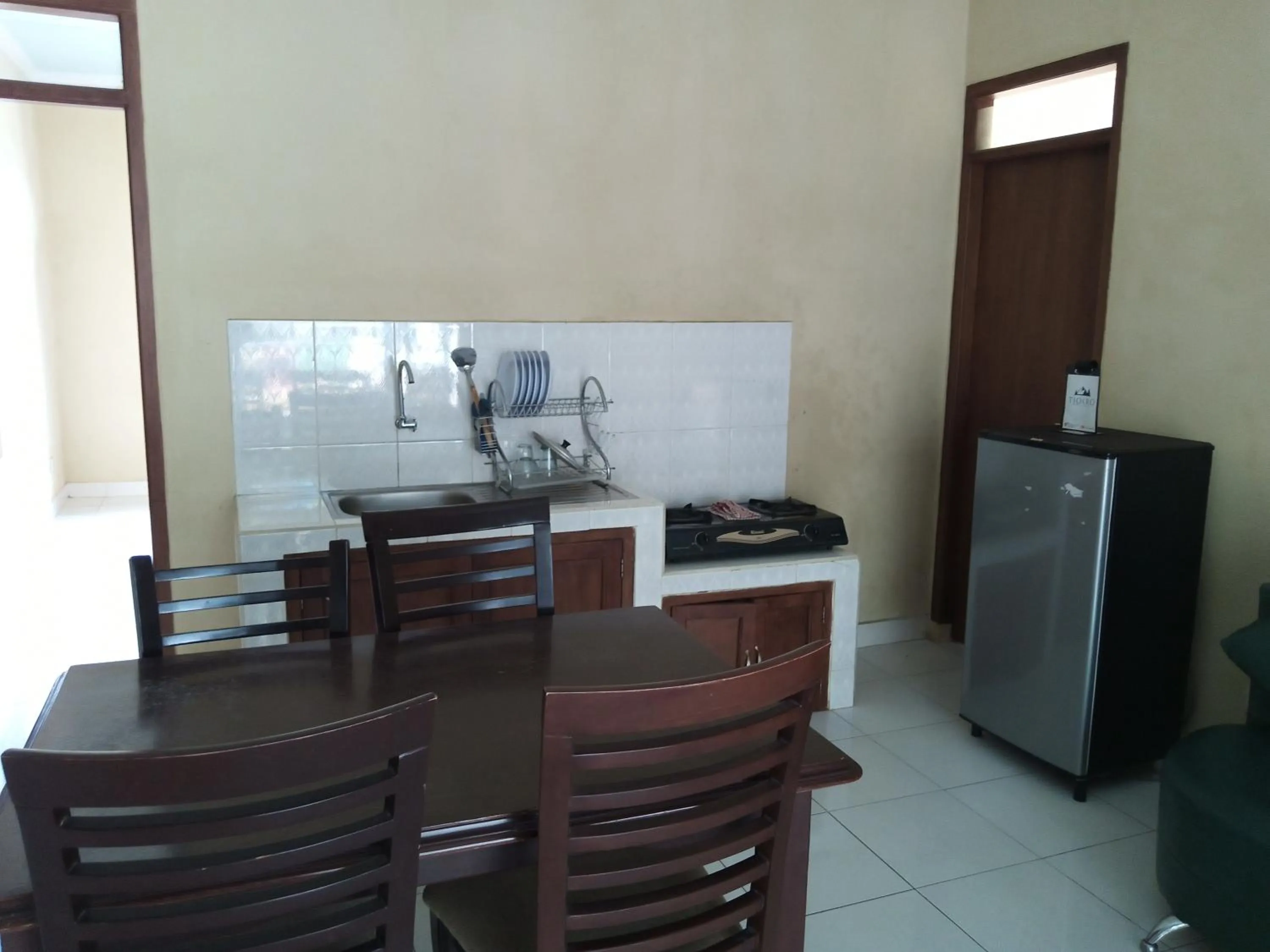 Kitchen or kitchenette in Villa Tjokro