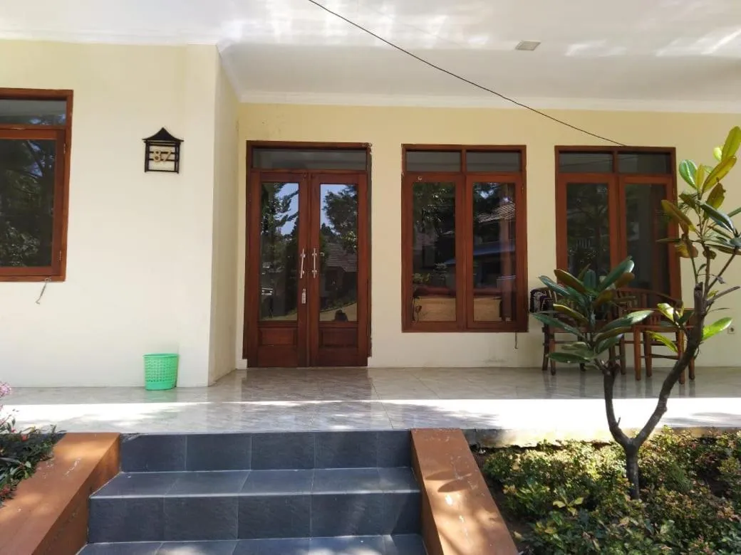 Facade/entrance in Villa Tjokro