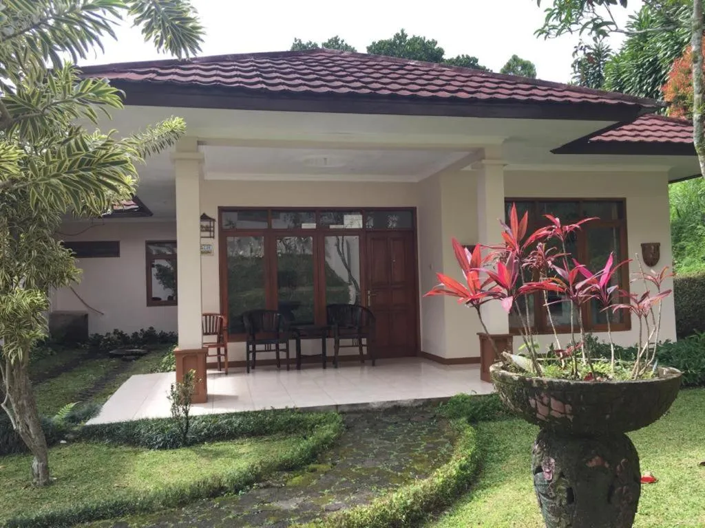 Facade/entrance in Villa Tjokro