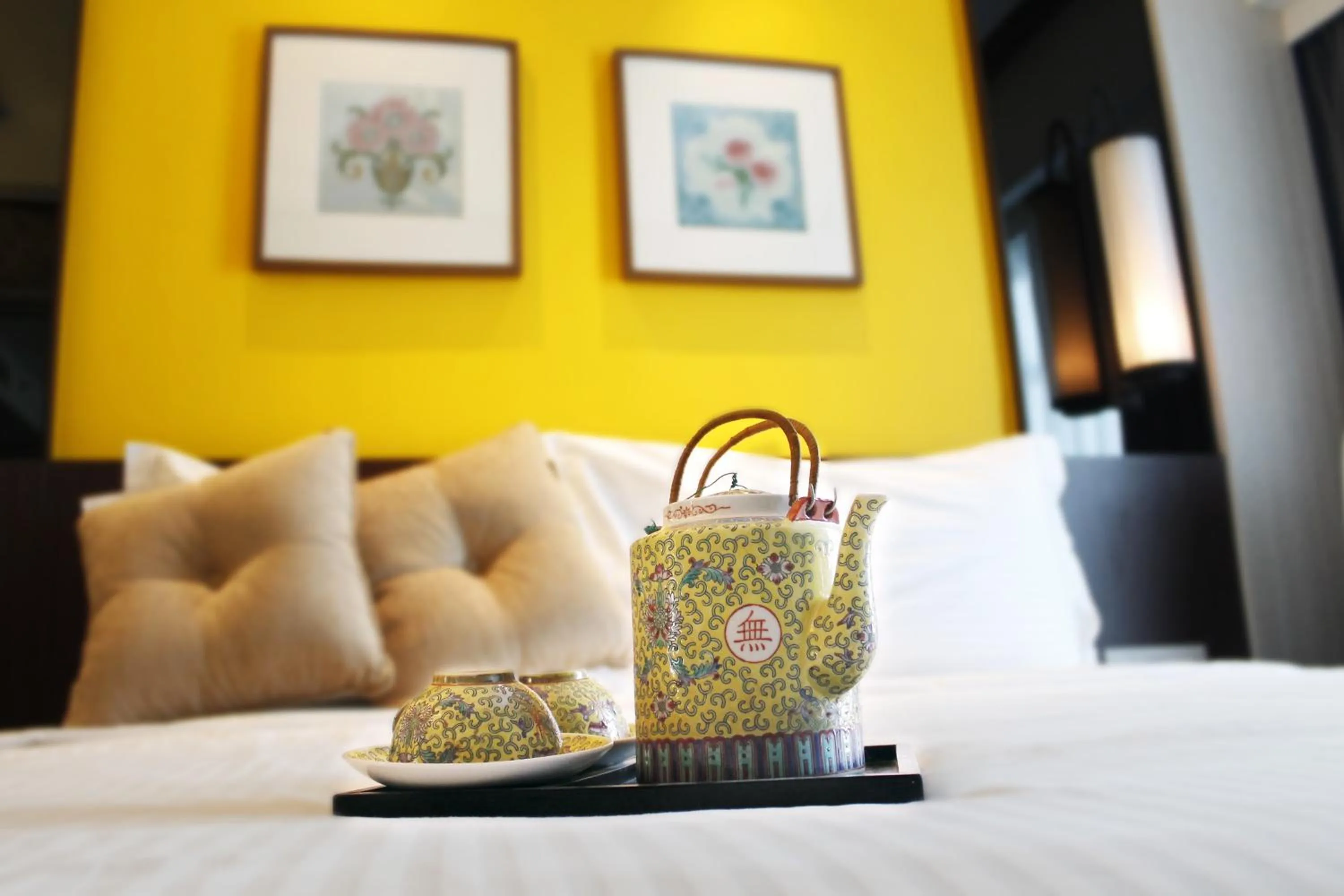 Shower, Bed in Estadia Hotel