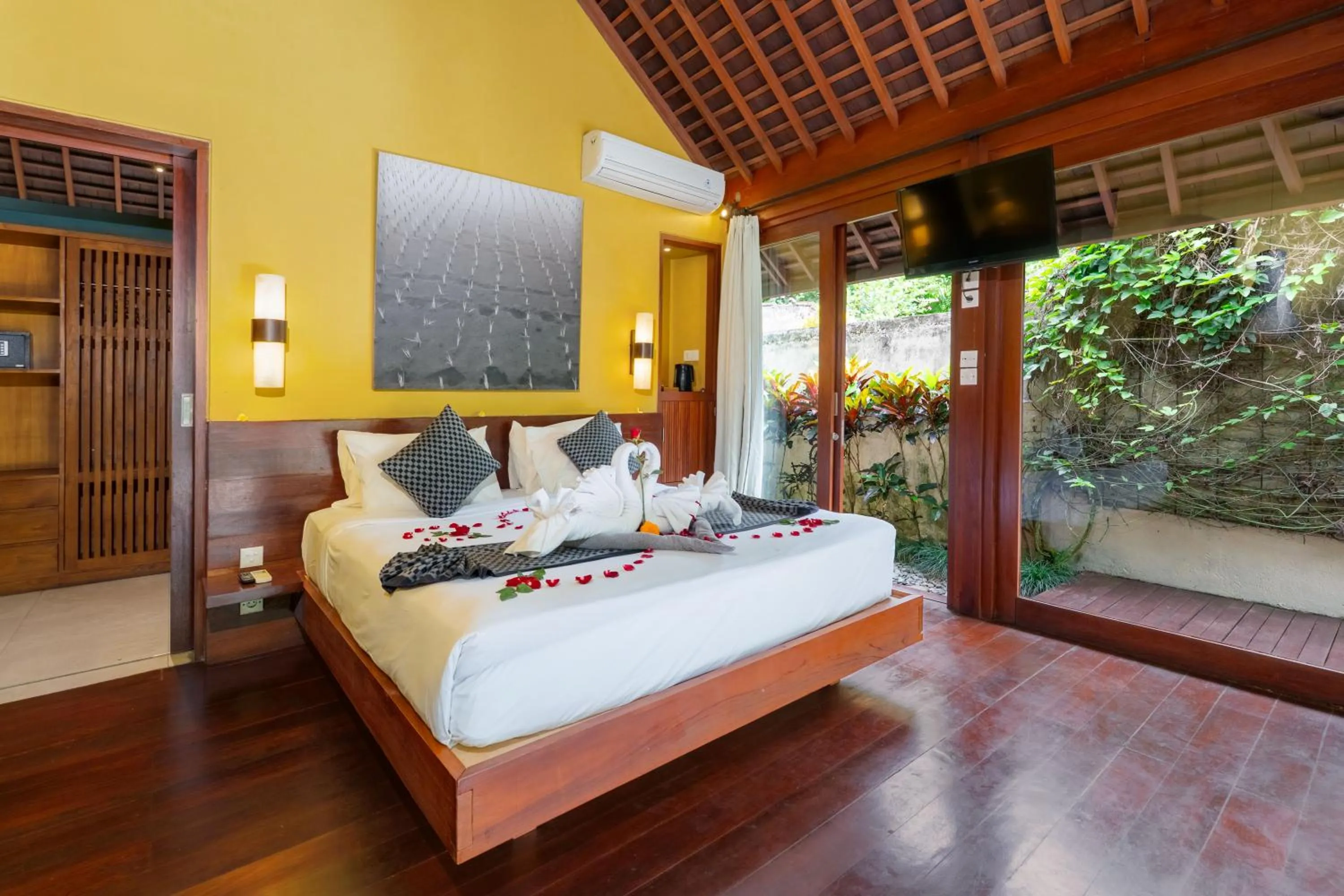 Bedroom, Bed in Temuku Ubud Villas