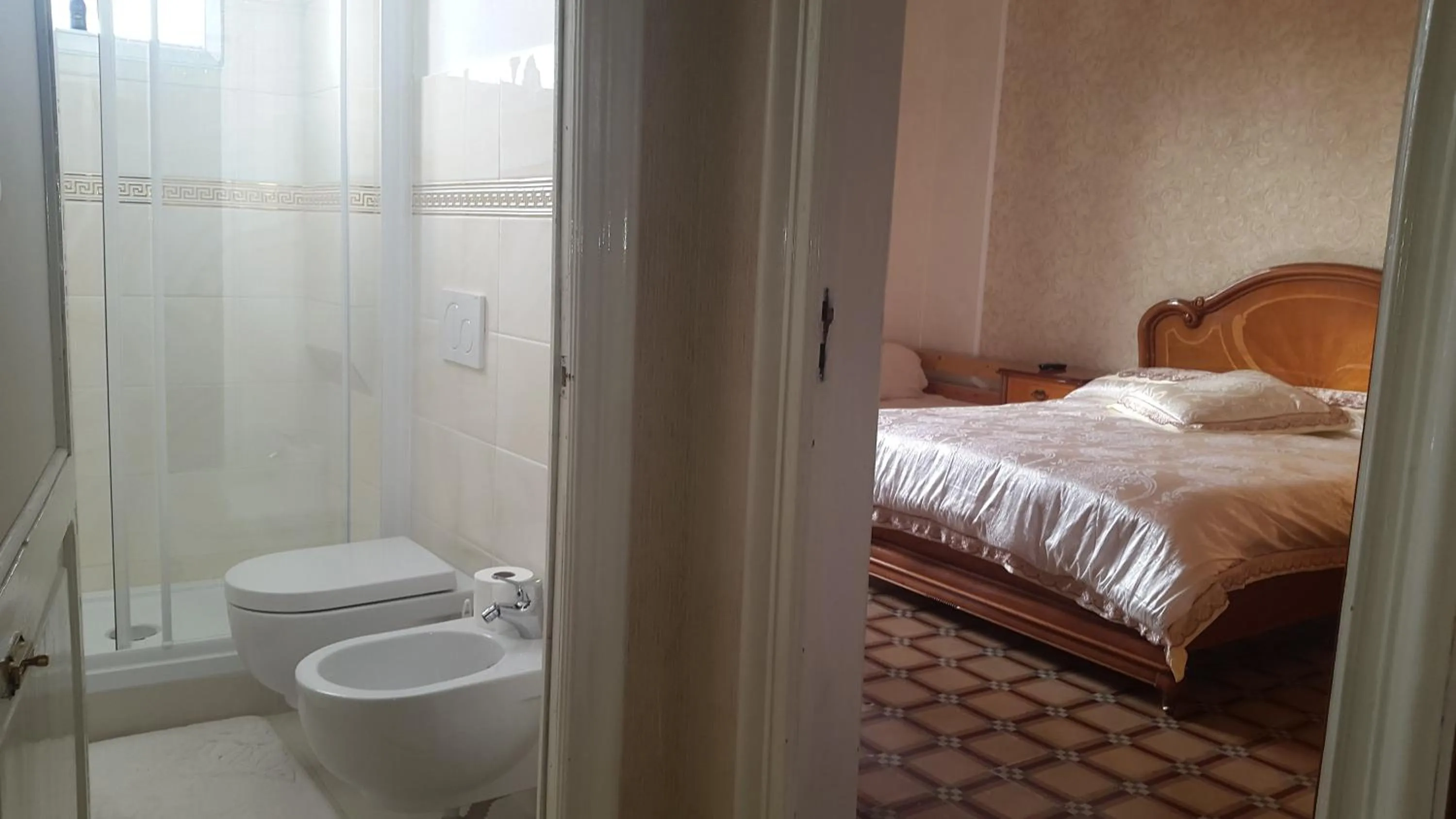 Photo of the whole room, Bed in Albisola bed and breakfast