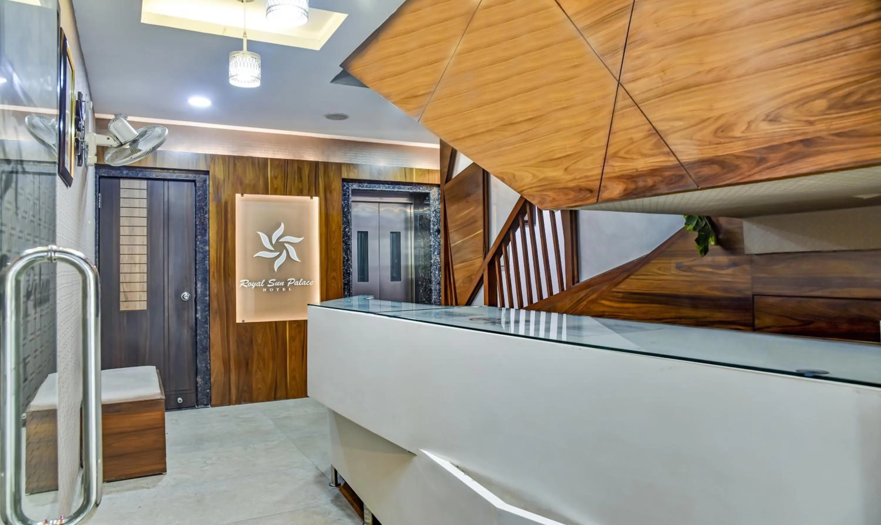 Lobby or reception in Treebo Royal Sun Palace MP Nagar Zone 2