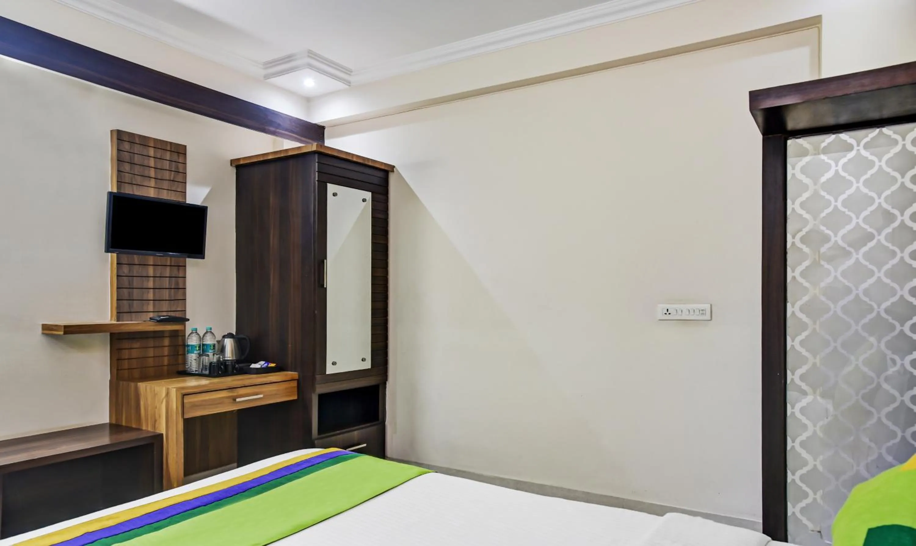 Bedroom, Bed in Treebo Royal Sun Palace MP Nagar Zone 2