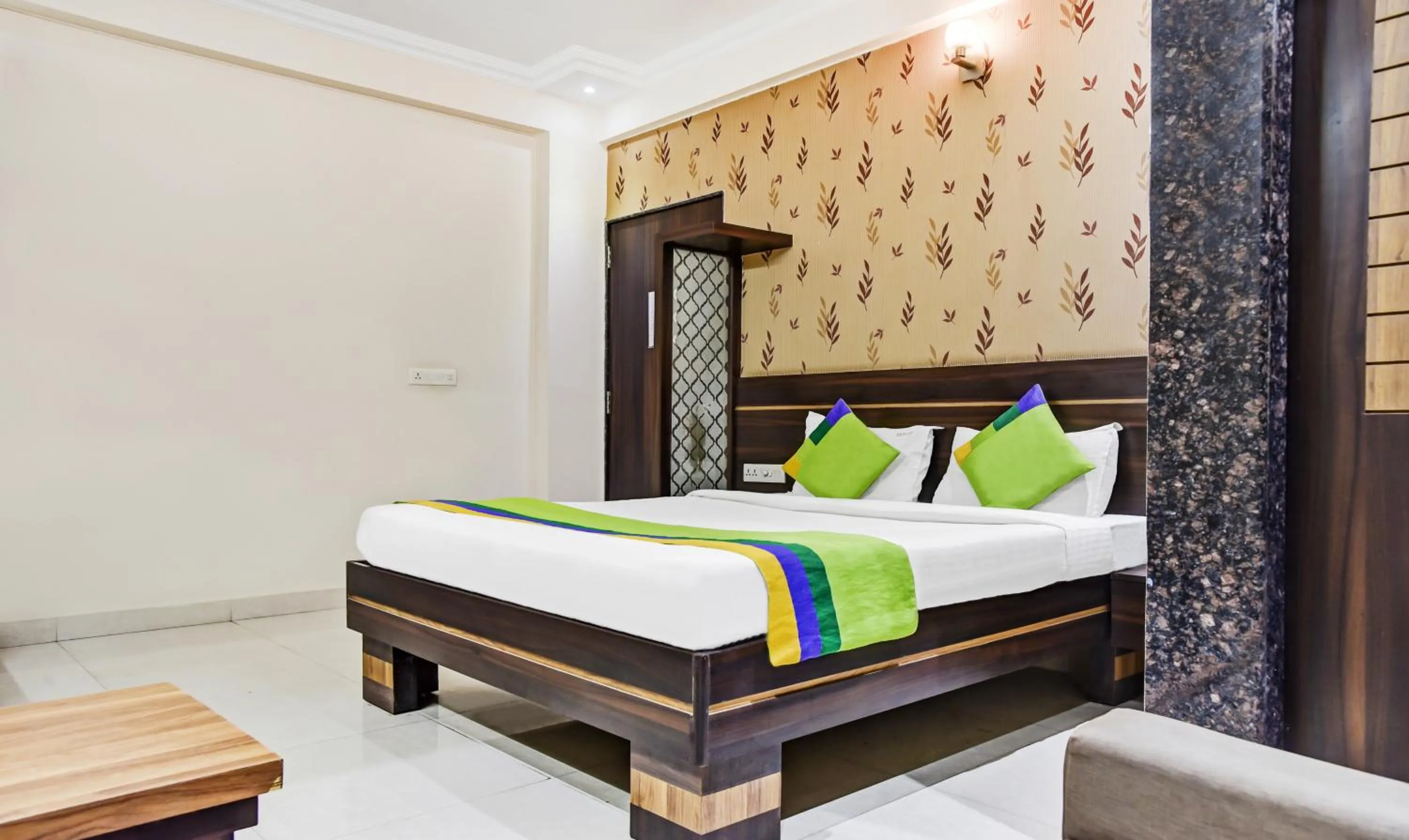 Bedroom, Bed in Treebo Royal Sun Palace MP Nagar Zone 2