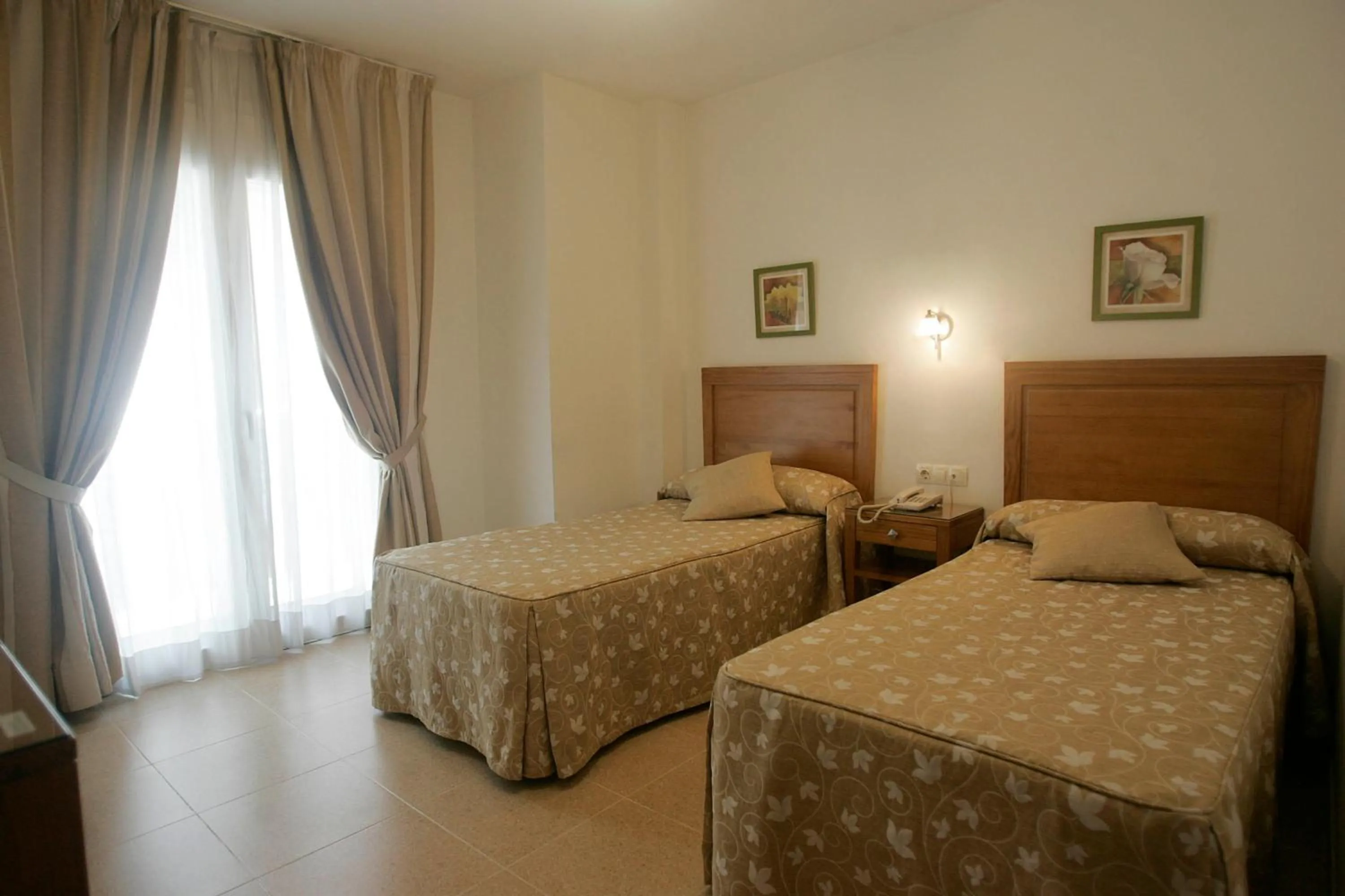 Photo of the whole room, Bed in Hotel Goartín