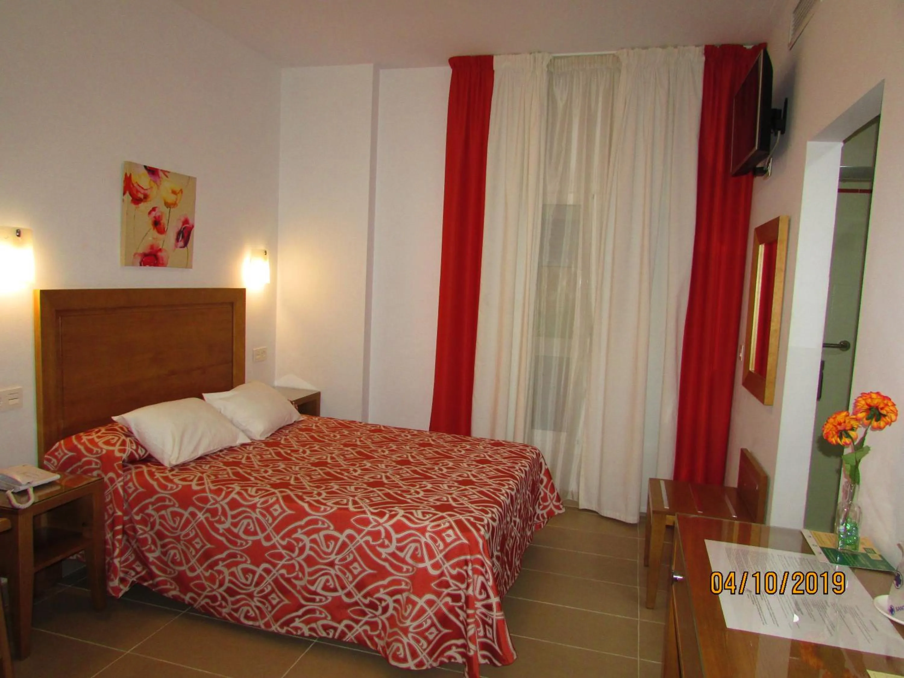 Photo of the whole room, Bed in Hotel Goartín