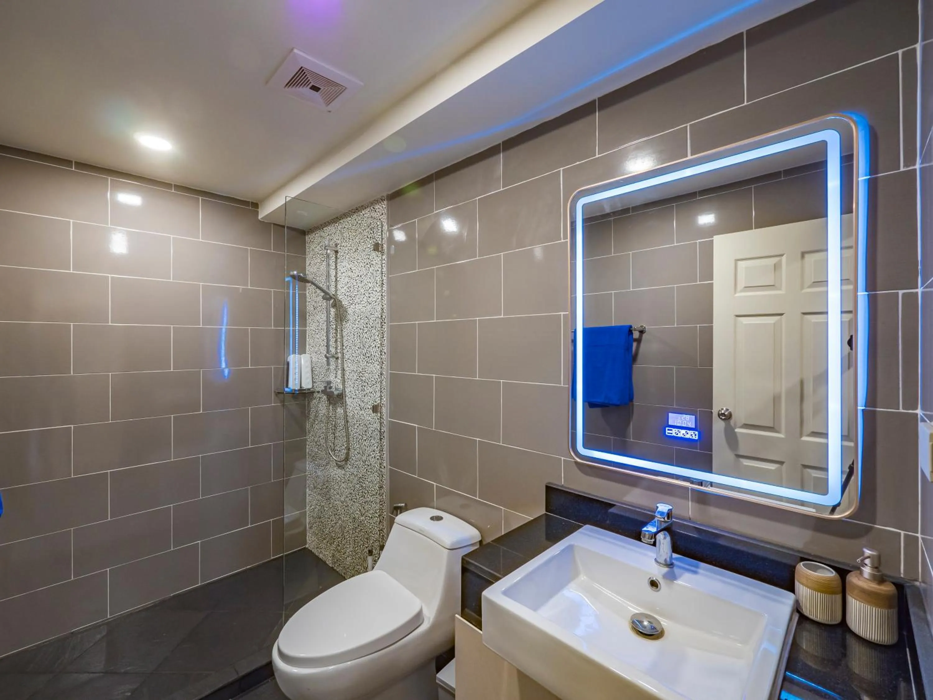 Shower in The Terraza Condotel