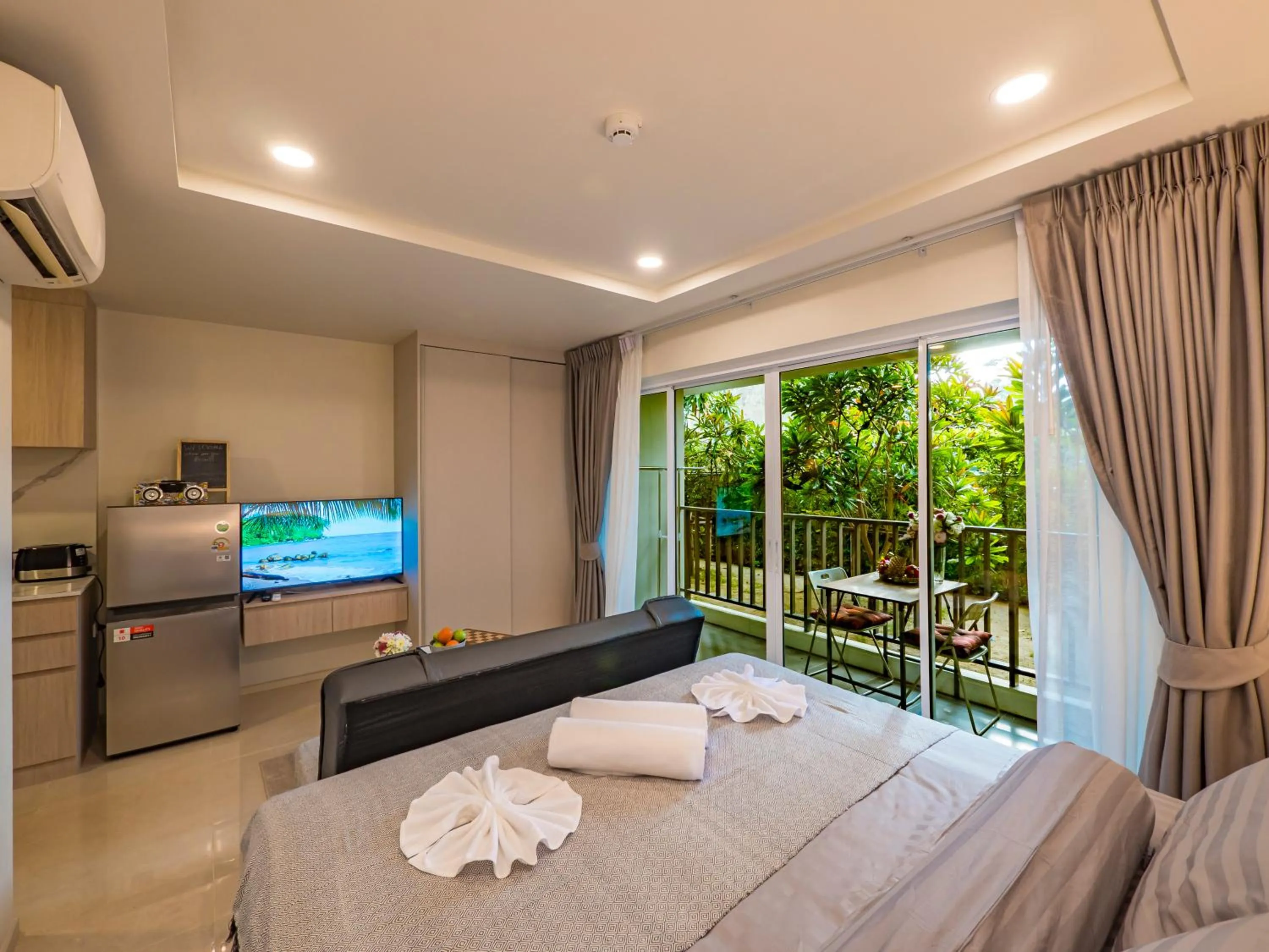 Communal lounge/ TV room, Bed in The Terraza Condotel