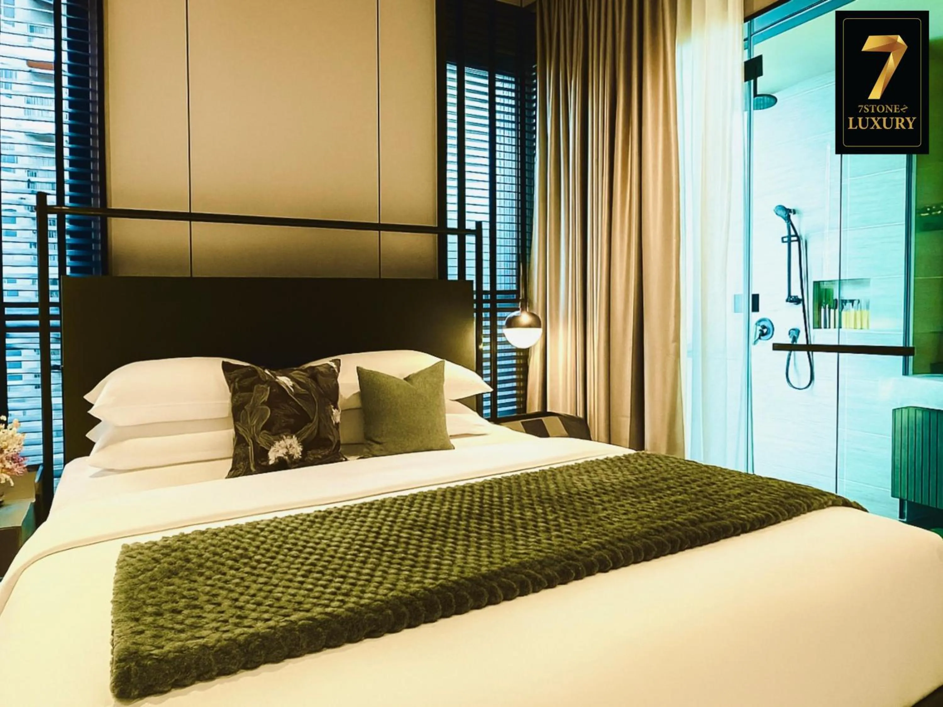 Shower, Bed in 7Stonez Luxury ANTARA RESIDENCE Genting Highlands