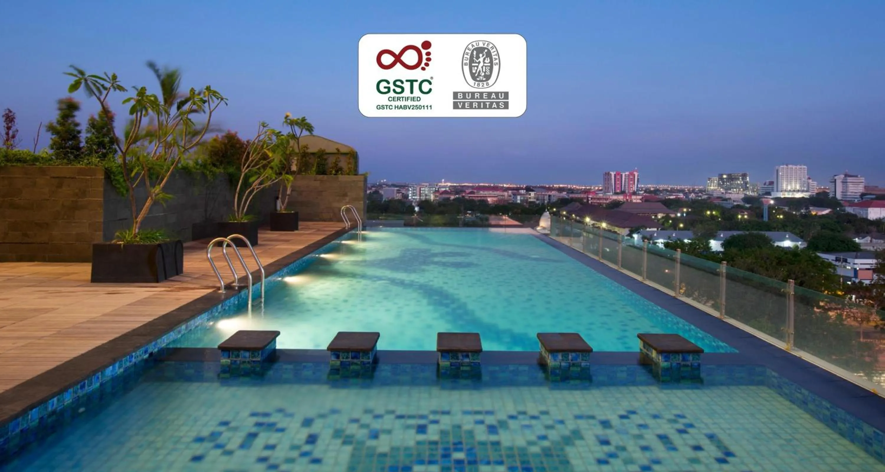 Pool view in Best Western De Papilio