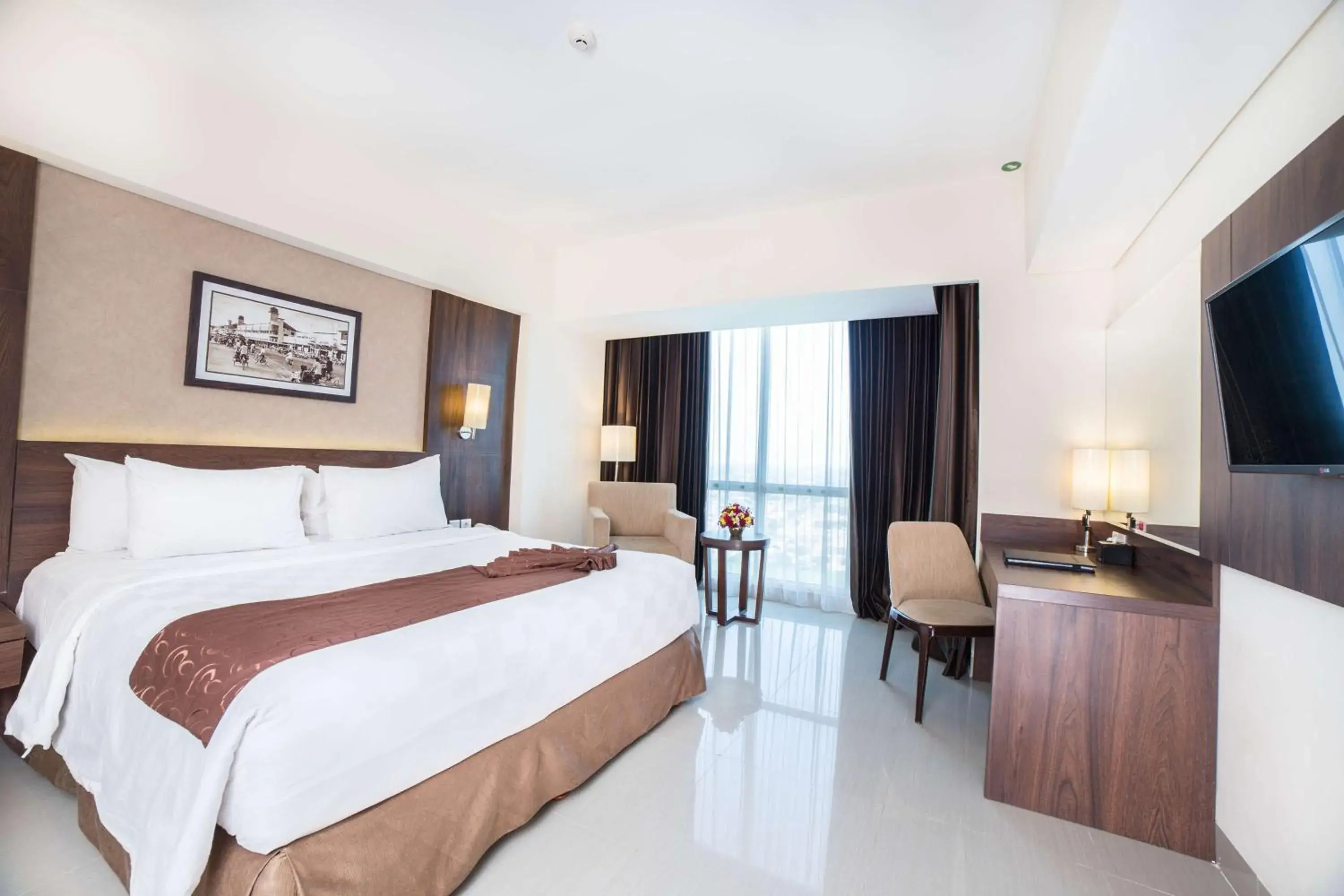 Deluxe Queen Room with City View - Smoking in Best Western Papilio Hotel Deluxe Queen Room with City View - Smoking in Best Western Papilio Hotel