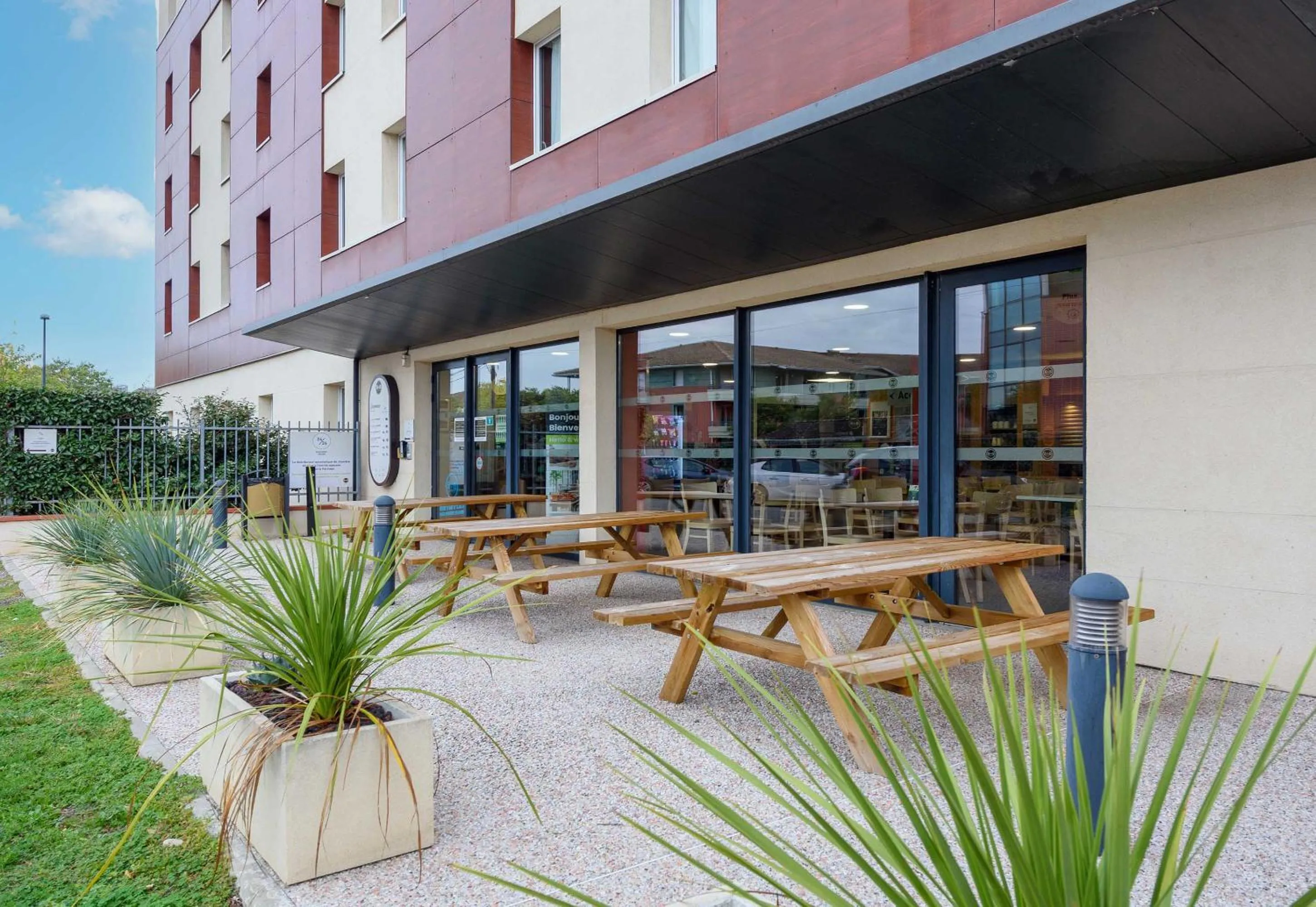 Patio in B&B HOTEL Toulouse Purpan Zénith