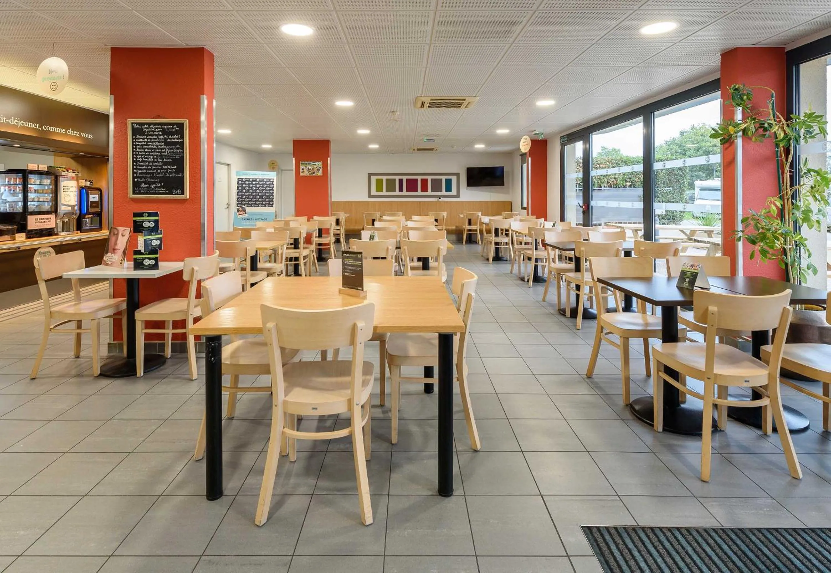 Restaurant/places to eat in B&B HOTEL Toulouse Purpan Zénith