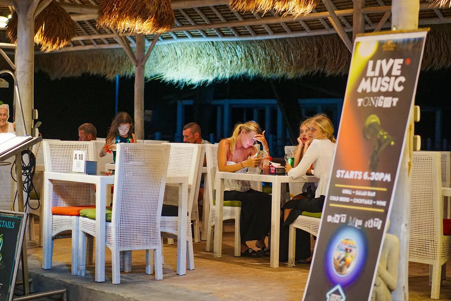 Restaurant/places to eat in Kura Kura Resort Gili Meno
