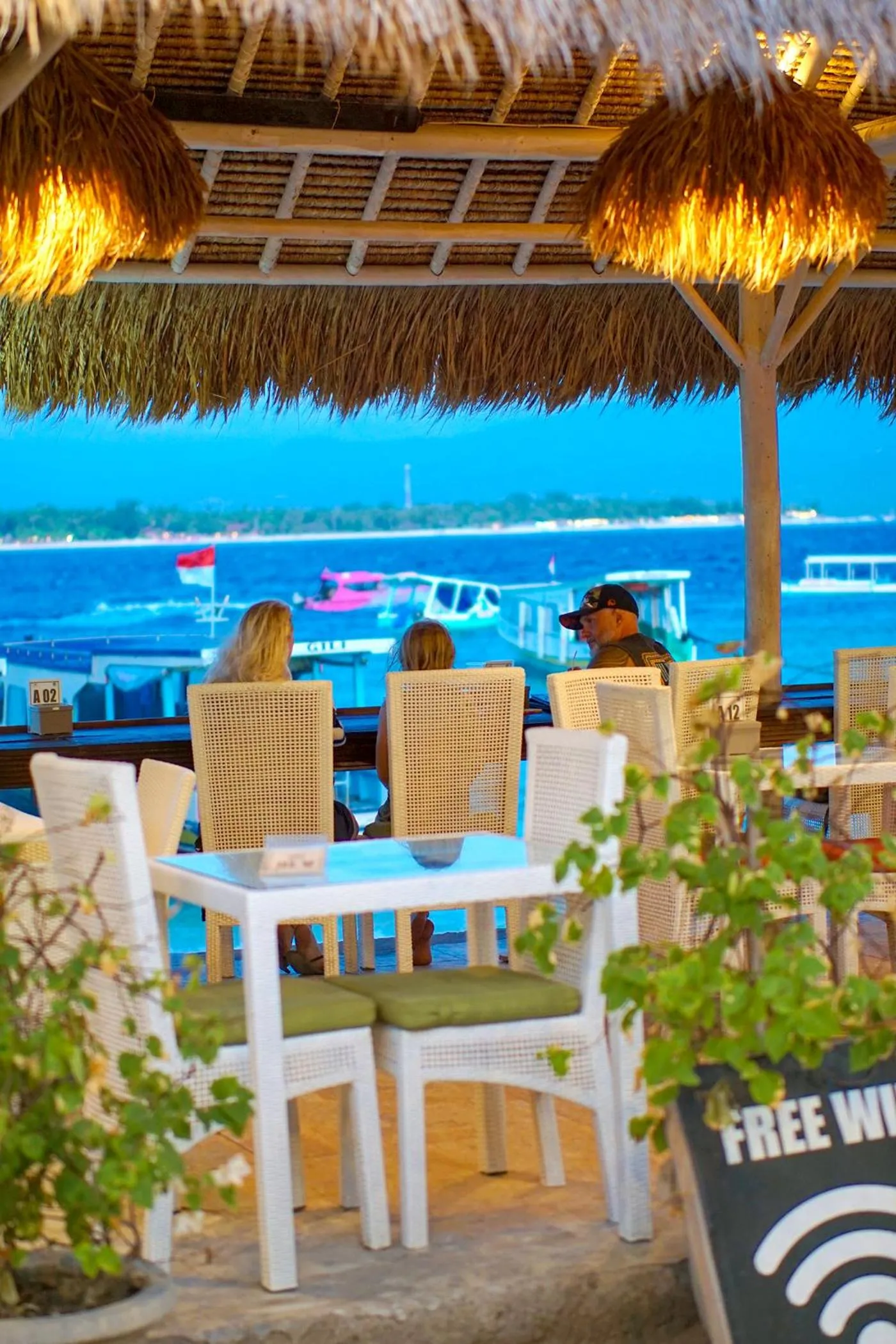Restaurant/places to eat in Kura Kura Resort Gili Meno