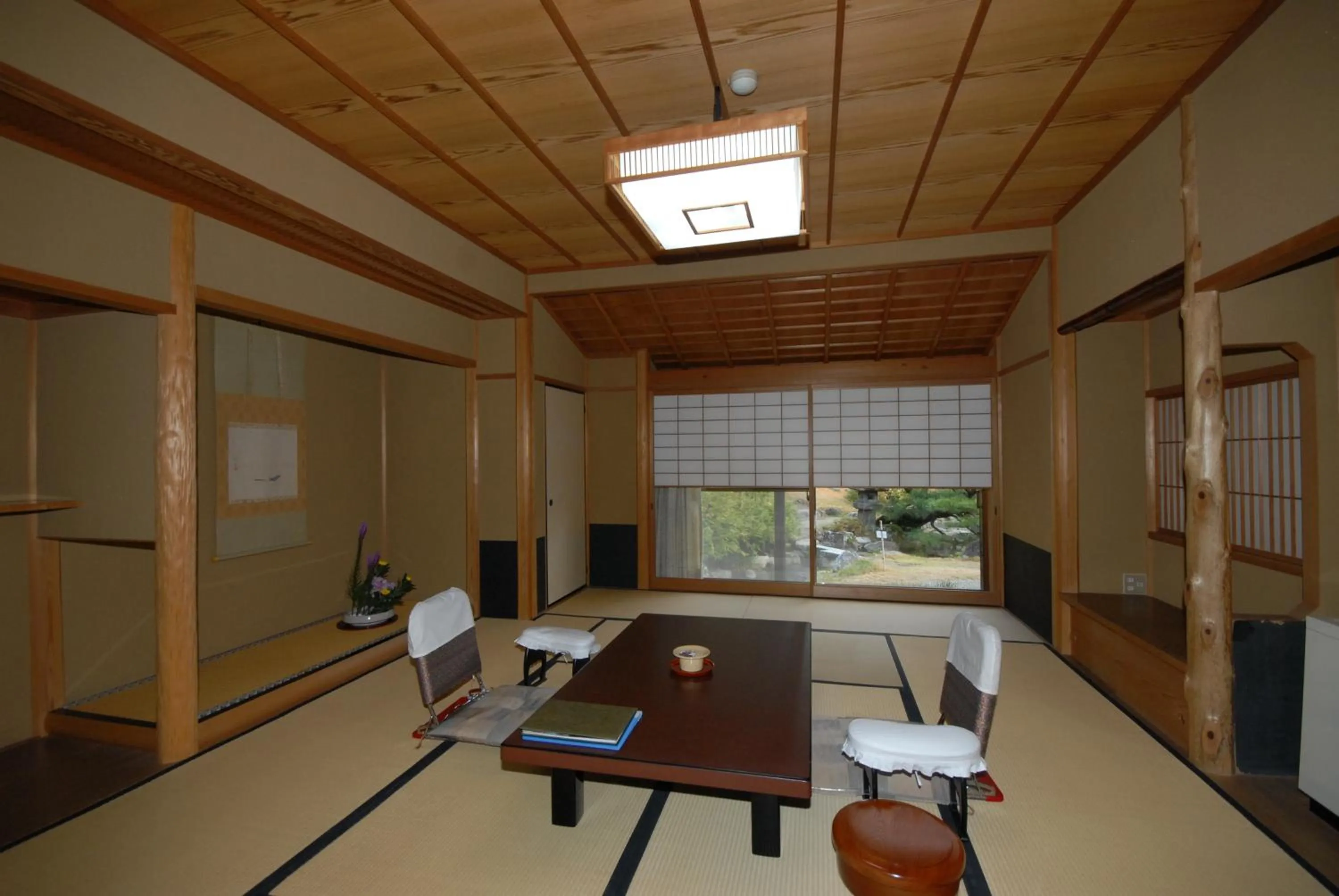 Photo of the whole room in Sansuien