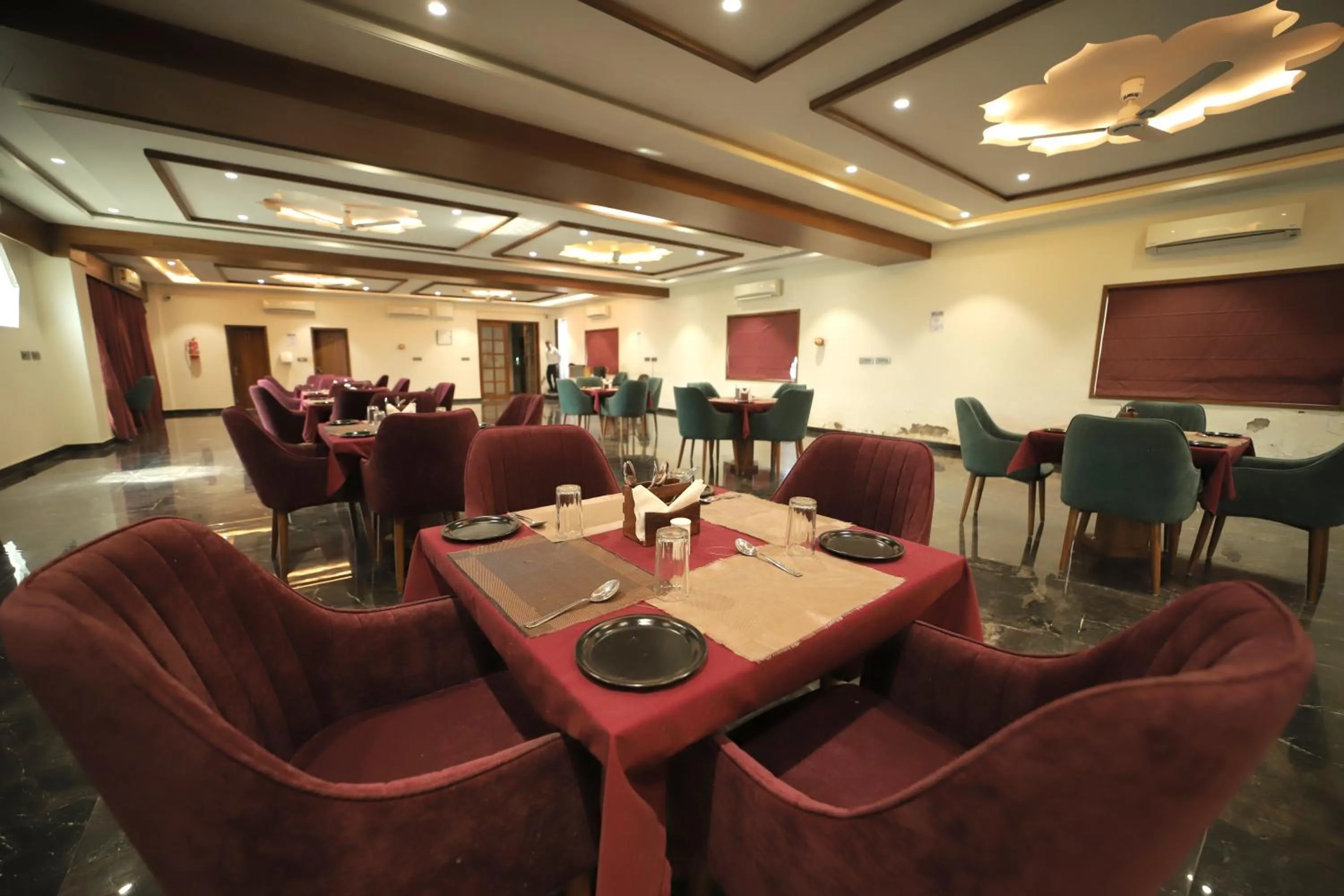 Restaurant/places to eat in Staykart Z