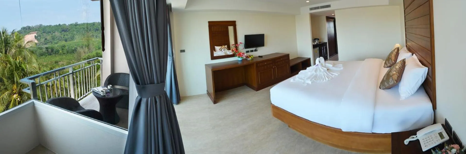 Photo of the whole room, Bed in David Residence