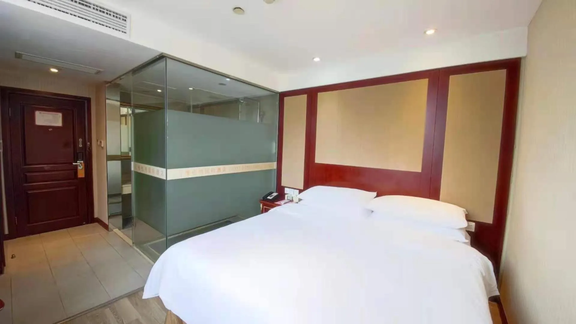 Bed in Vienna International Hotel Shanghai Hongkou Guangyue Road