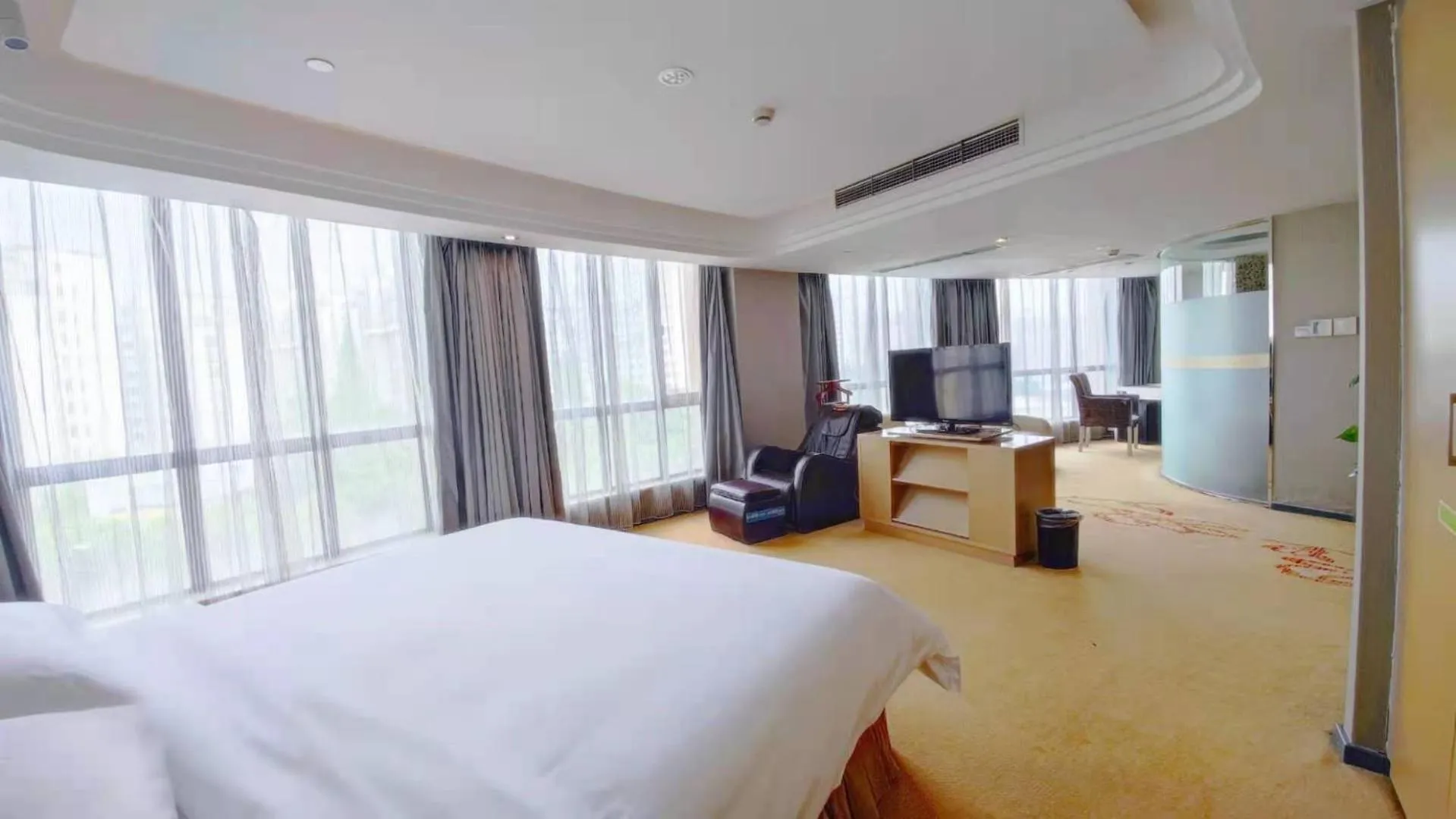 Bed in Vienna International Hotel Shanghai Hongkou Guangyue Road