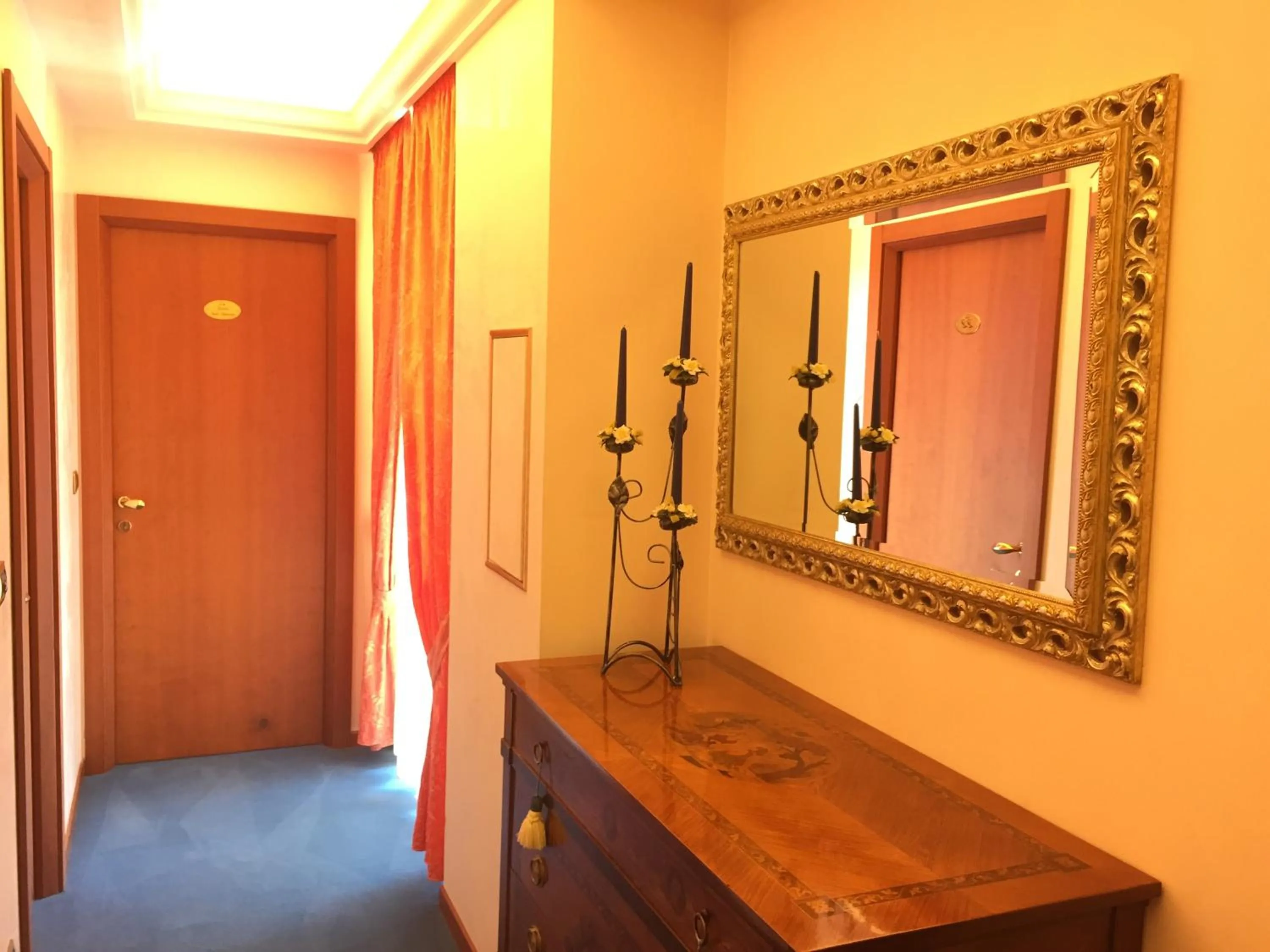 Decorative detail in Oscar e Amorina