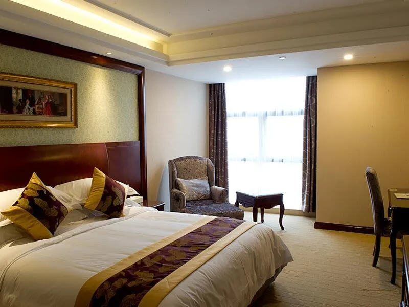 Bed in Vienna International Hotel Shanghai Hongqiao Hub International Exhibition Center