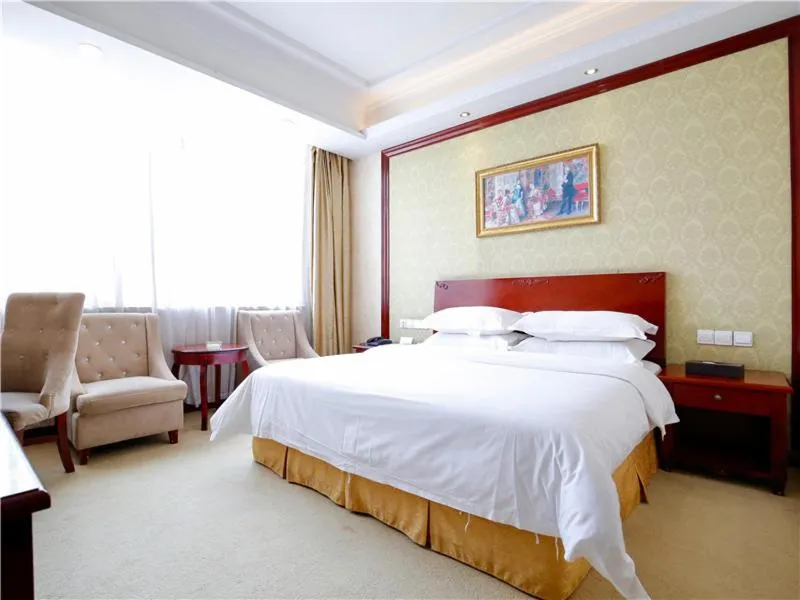 Bed in Vienna Hotel Suzhou Luokou Furniture Store