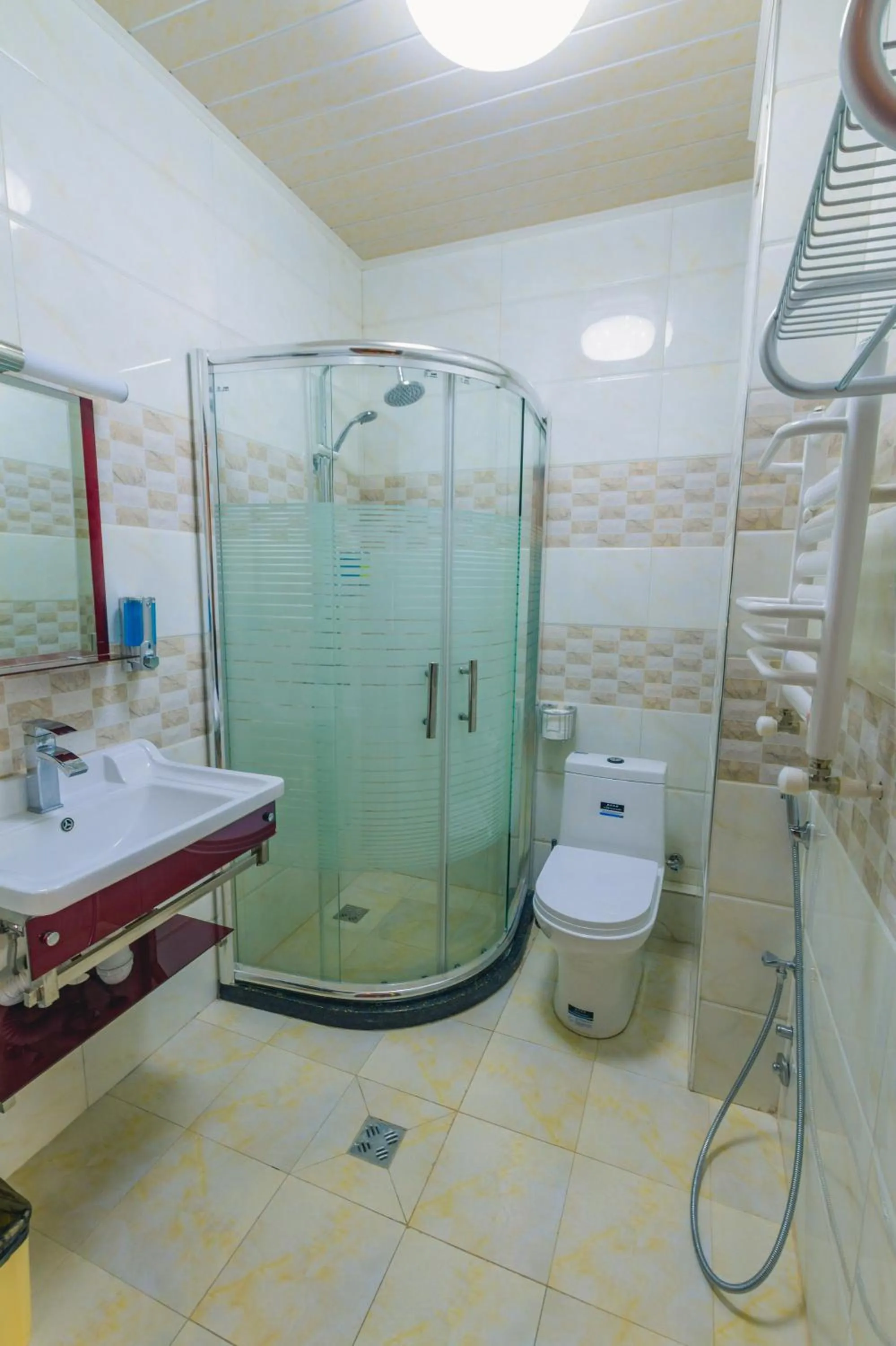 Photo of the whole room in Hotel Garden House