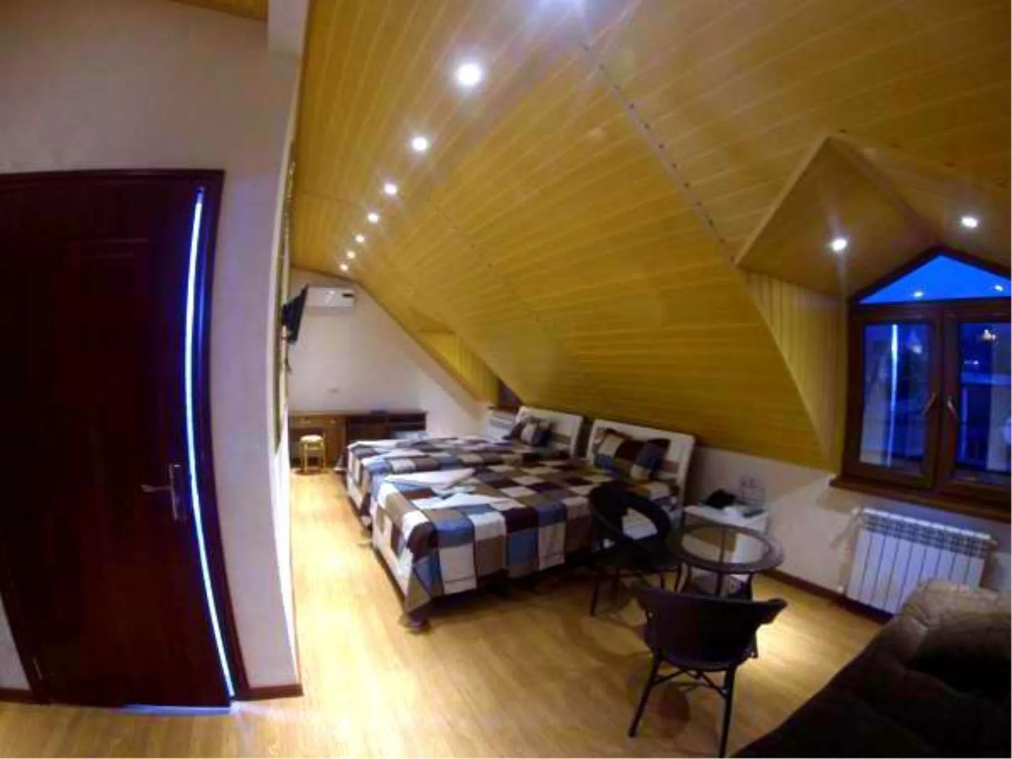 Photo of the whole room in Hotel Garden House