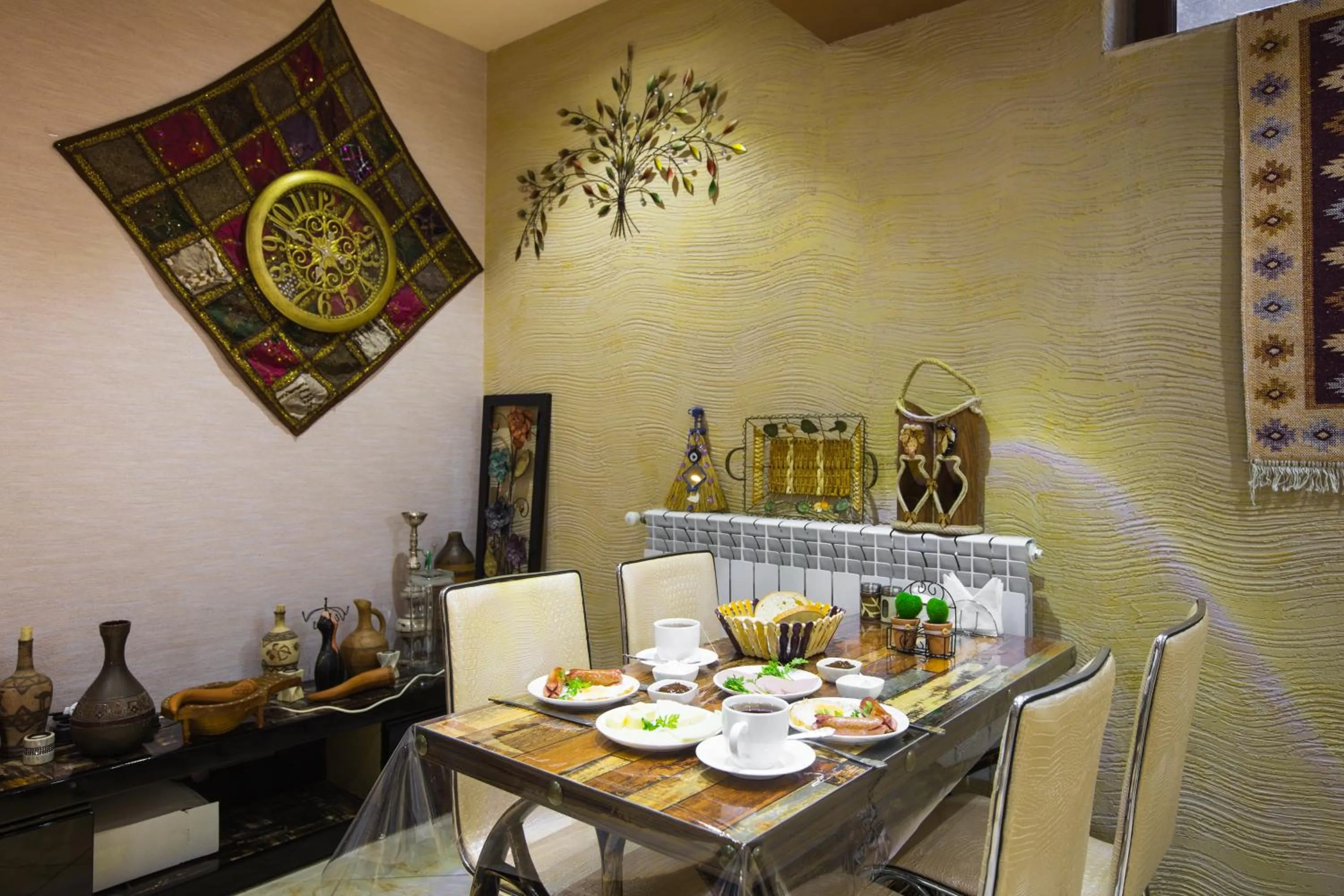 Restaurant/places to eat in Hotel Garden House