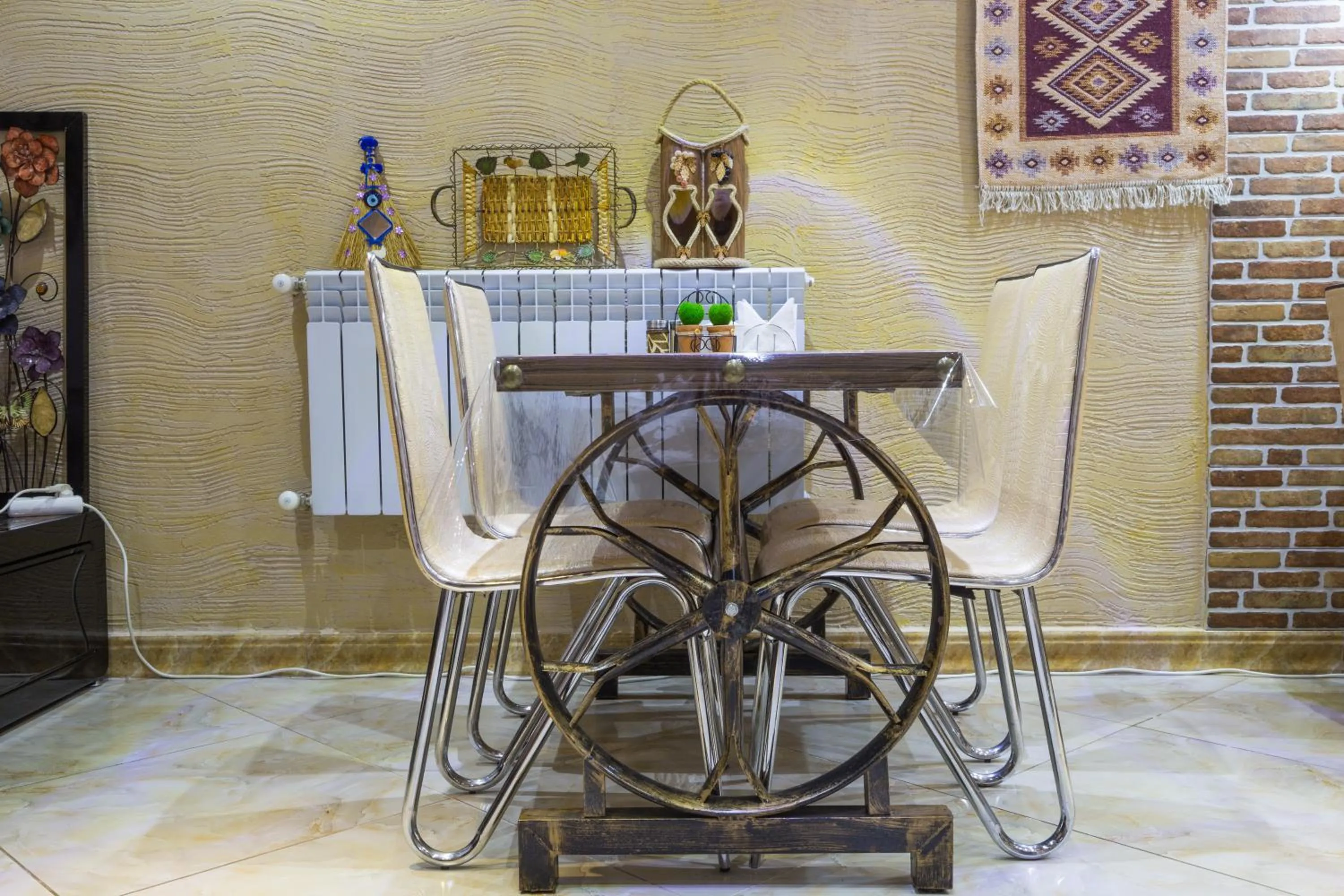 Restaurant/places to eat in Hotel Garden House